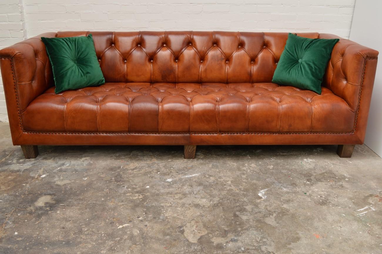 Contemporary Retro Look Delta Chesterfield In Excellent Condition For Sale In Eindhoven, NL