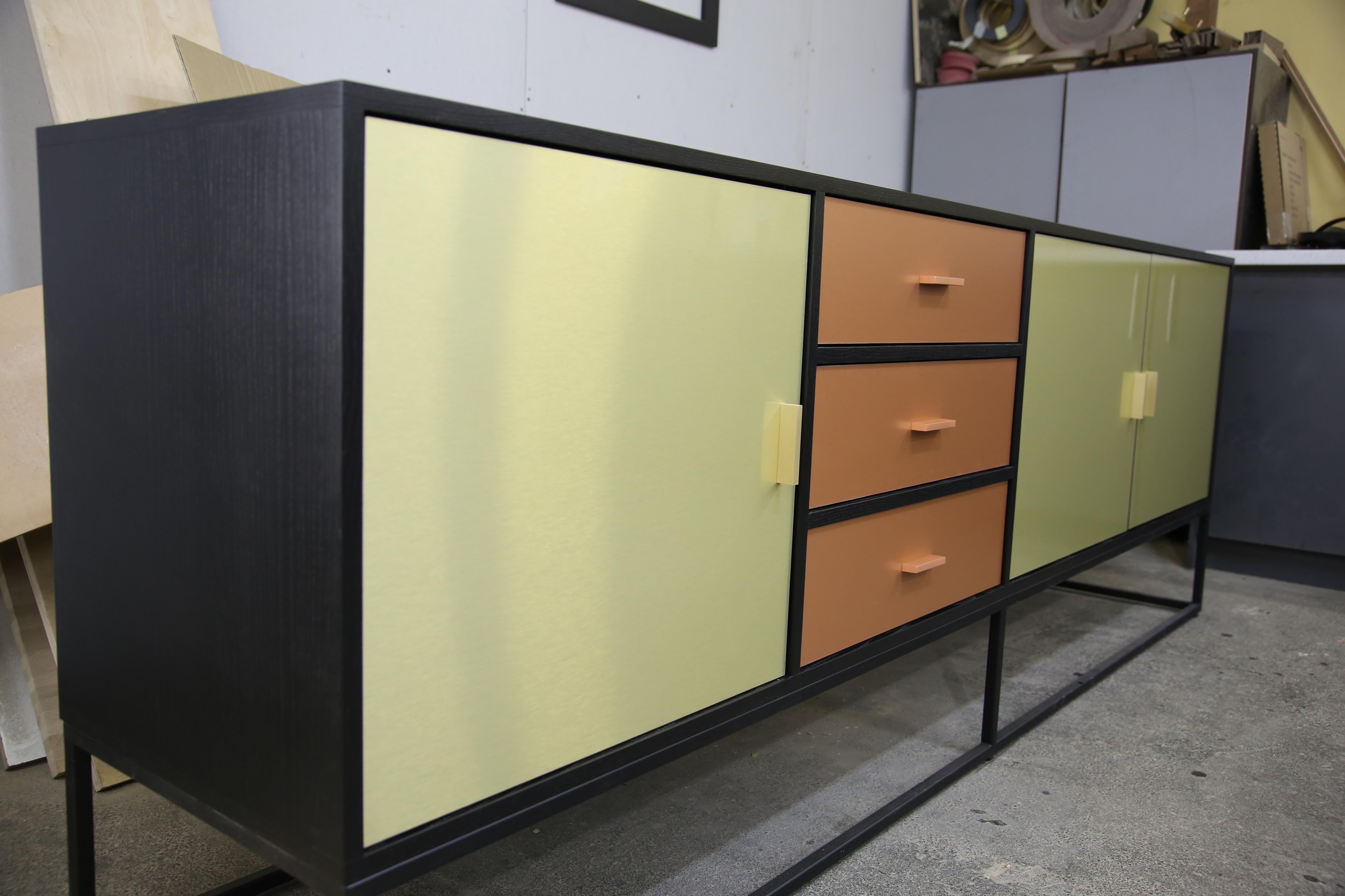 Zeitgenössisches Reykjavik-Sideboard aus Messing, Bronze und Kupfer im Angebot 2