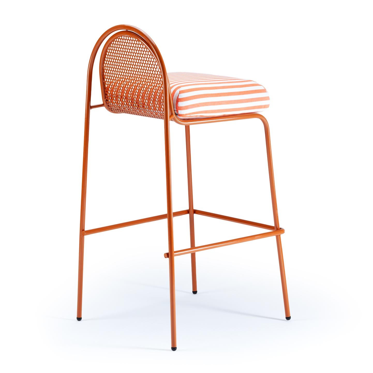 Notre nouvelle collection dévoilée est méticuleusement fabriquée à la main au Portugal. S'écartant des normes conventionnelles, nous
embrasser une palette de matériaux non conventionnels, y compris différentes pierres marbrées, une gamme de tons