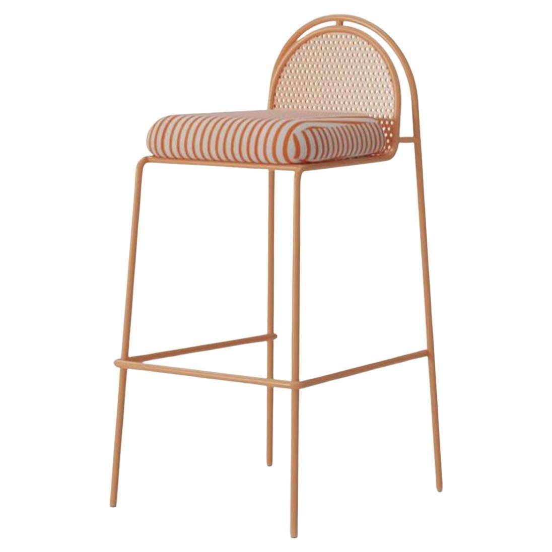 Contemporary Riviera Bar Chair aus lackiertem lachsfarbenem Metall für den Außenbereich im Angebot