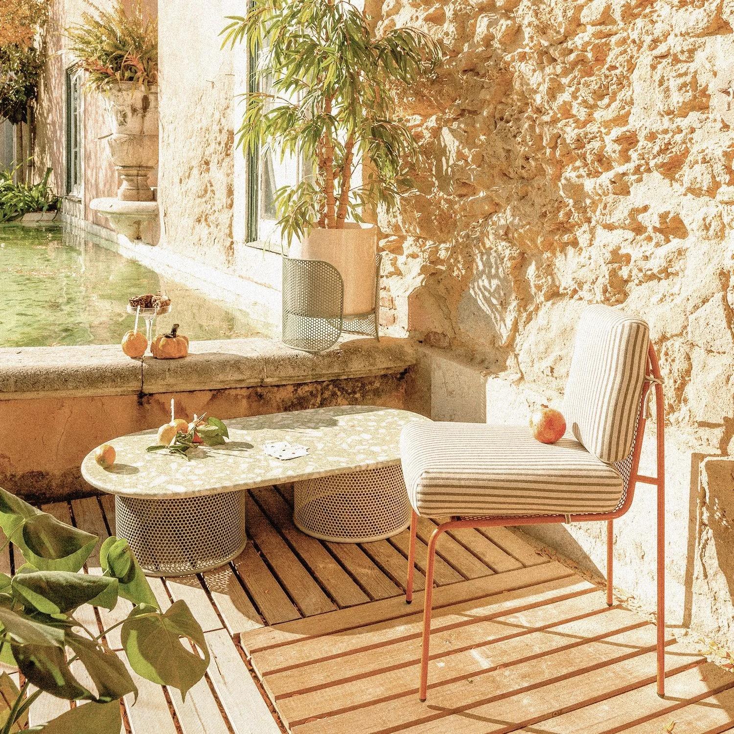 Zeitgenössischer Stuhl Riviera aus lackiertem fliederfarbenem Metall für den Außenbereich im Zustand „Neu“ im Angebot in Lisbon, PT