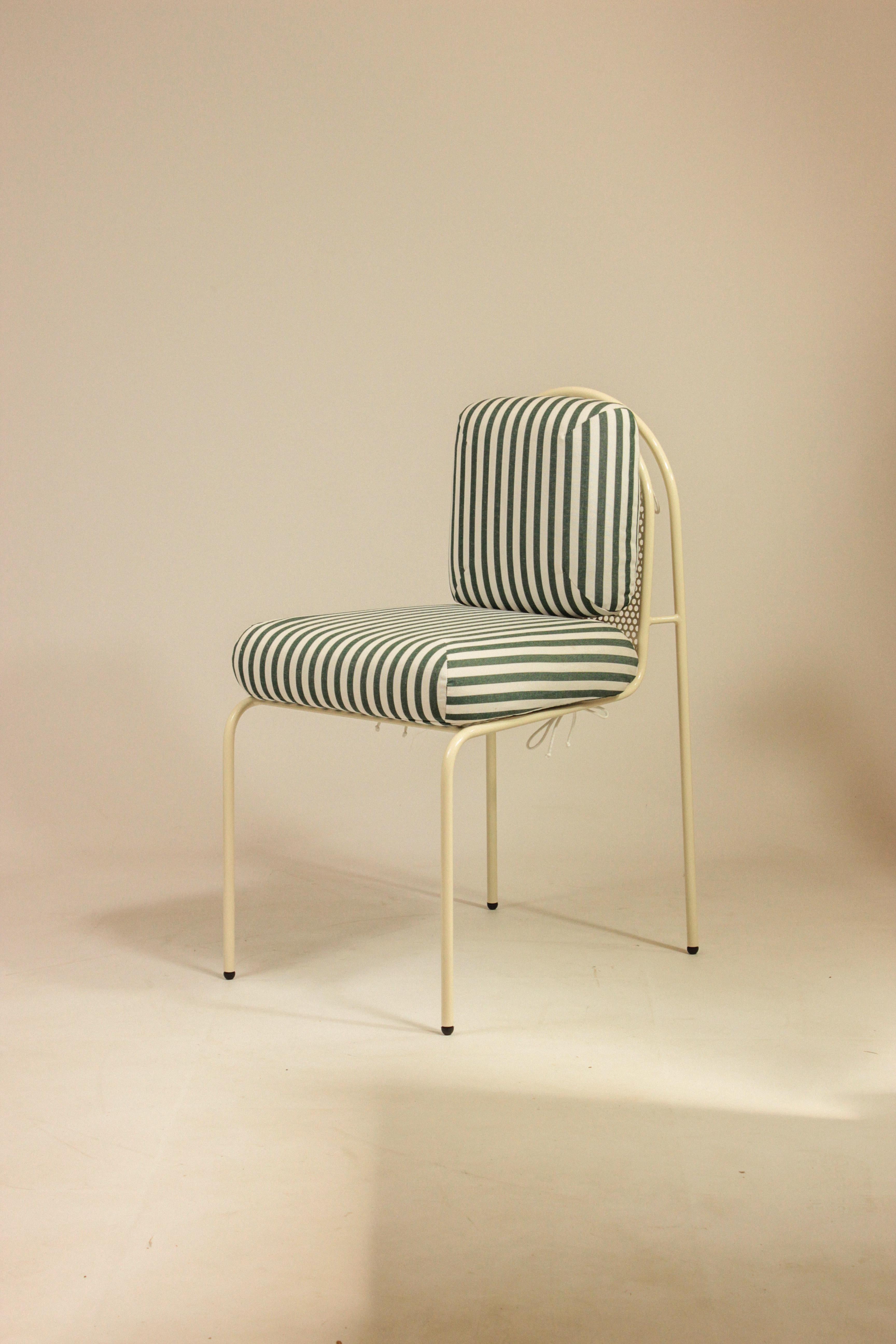 Silla Contemporánea Riviera de metal lacado y tela verde para exteriores Portugués en venta