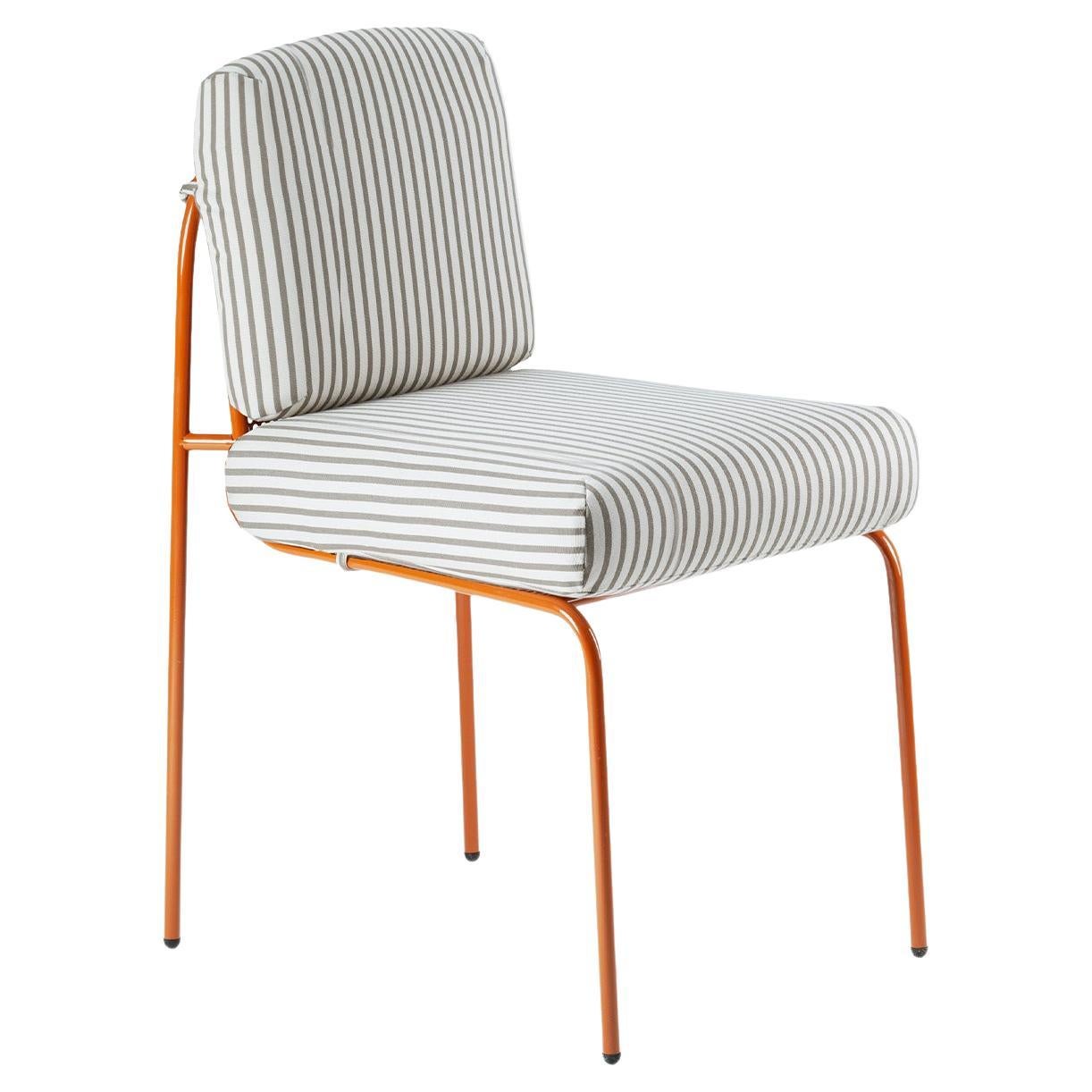 Contemporary Riviera Chair aus lackiertem lachsfarbenem Metall für den Außenbereich