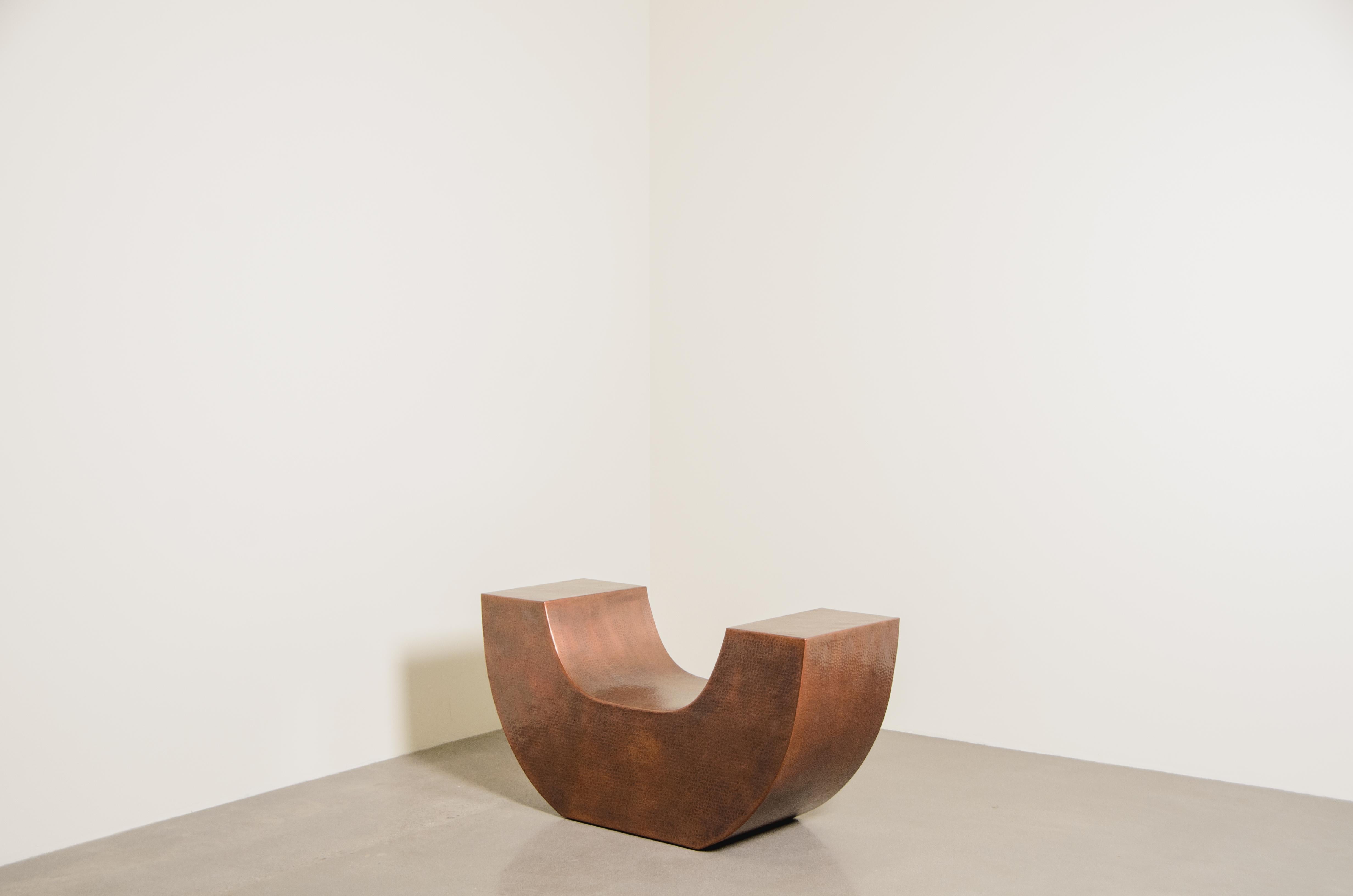 Contemporary Robert Kuo Repoussé Huang Chair aus antikem Kupfer, limitierte Auflage im Zustand „Neu“ im Angebot in Los Angeles, CA