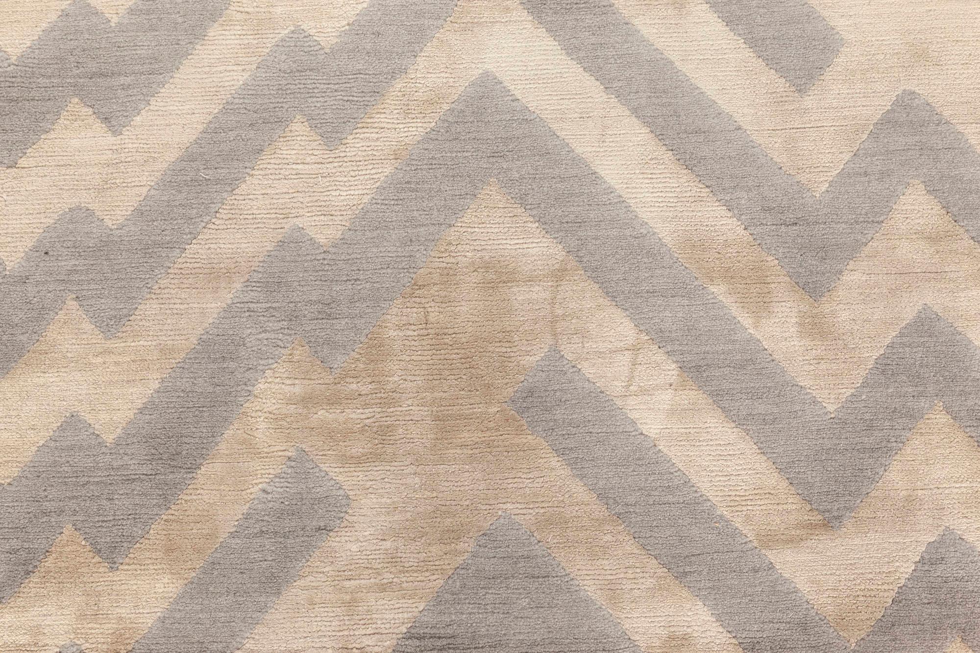Contemporary Rocky Peaks Geometric Rug by Doris Leslie Blau Moderno en venta