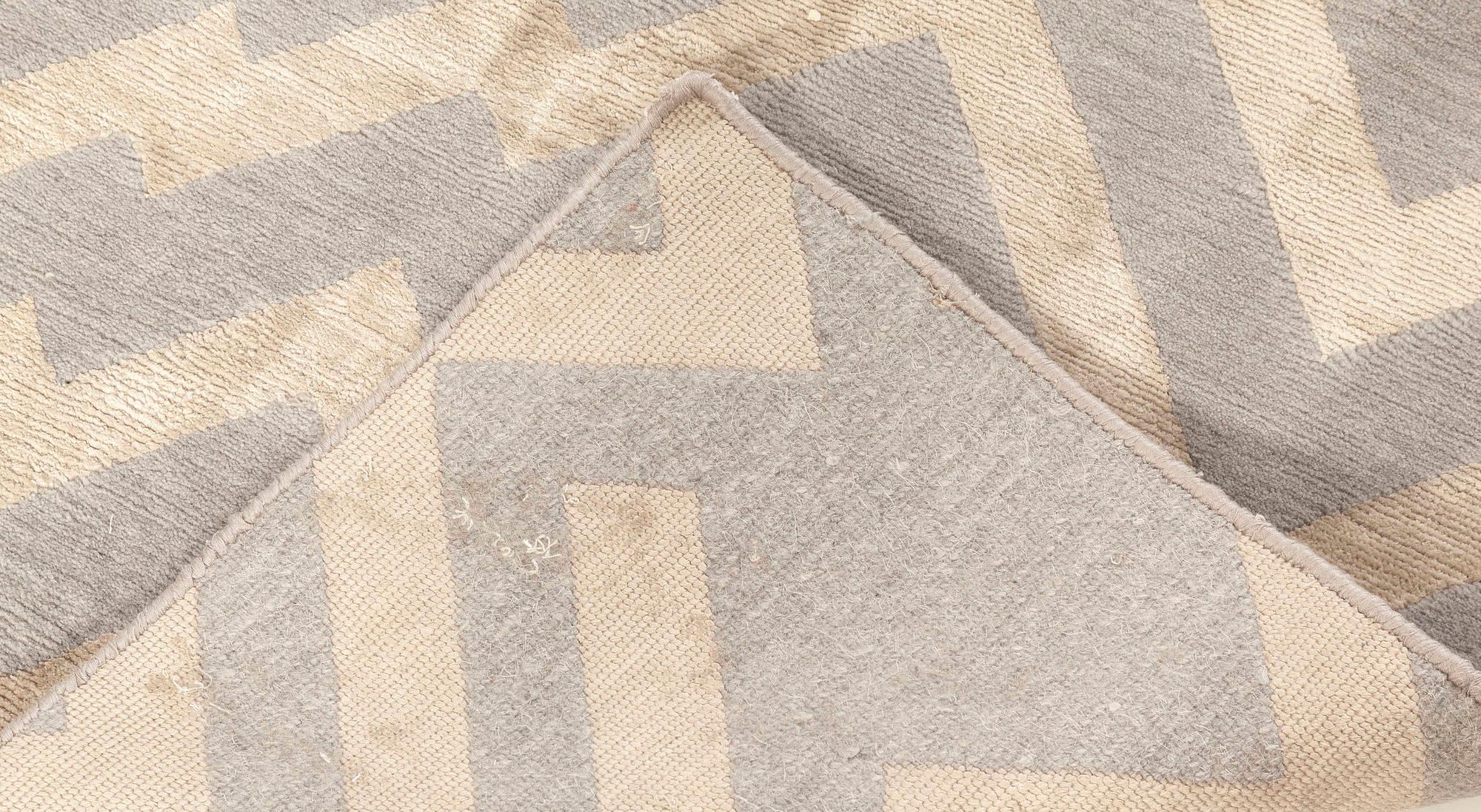 Contemporary Rocky Peaks Geometric Rug by Doris Leslie Blau Anudado a mano en venta