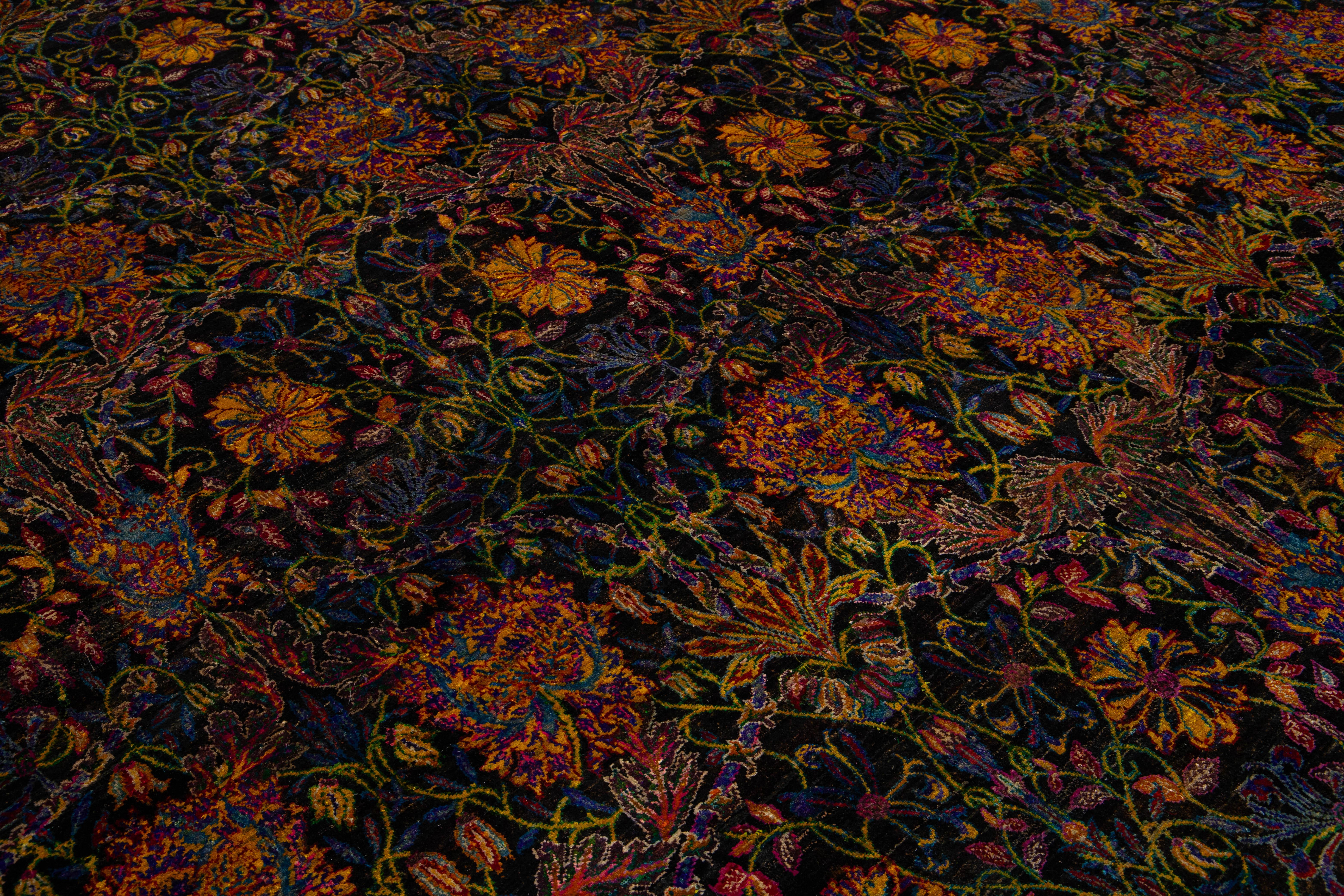 Noué à la main Tapis contemporain en soie Sari à motifs floraux multicolores pour la salle de bain en vente
