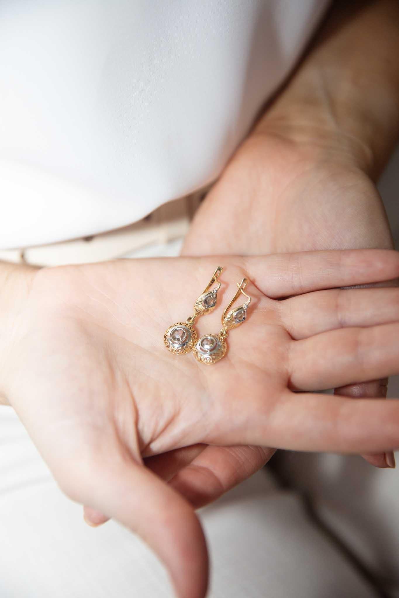 Boucles d'oreilles contemporaines en or jaune 14 carats avec pendentifs en diamant taillé en rose Bon état - En vente à Hamilton, AU