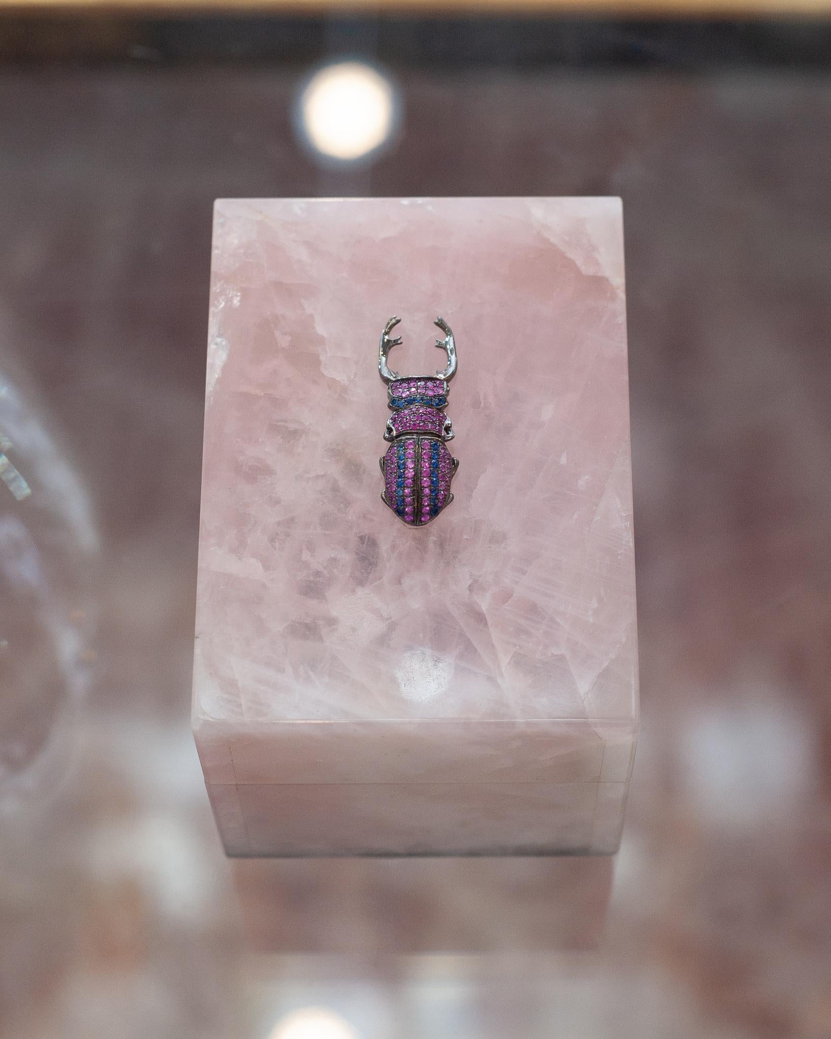 This handmade pink rose quartz box is a true piece of jewellery for the home, blending elegance with luxury. The box itself is crafted from natural pink rose quartz, which adds a soft, tranquil hue and an ethereal glow, making it a stunning
