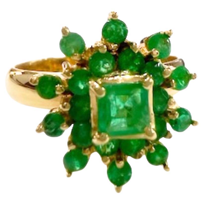 Bague cocktail émeraude de 1,05 carat au design Contemporary