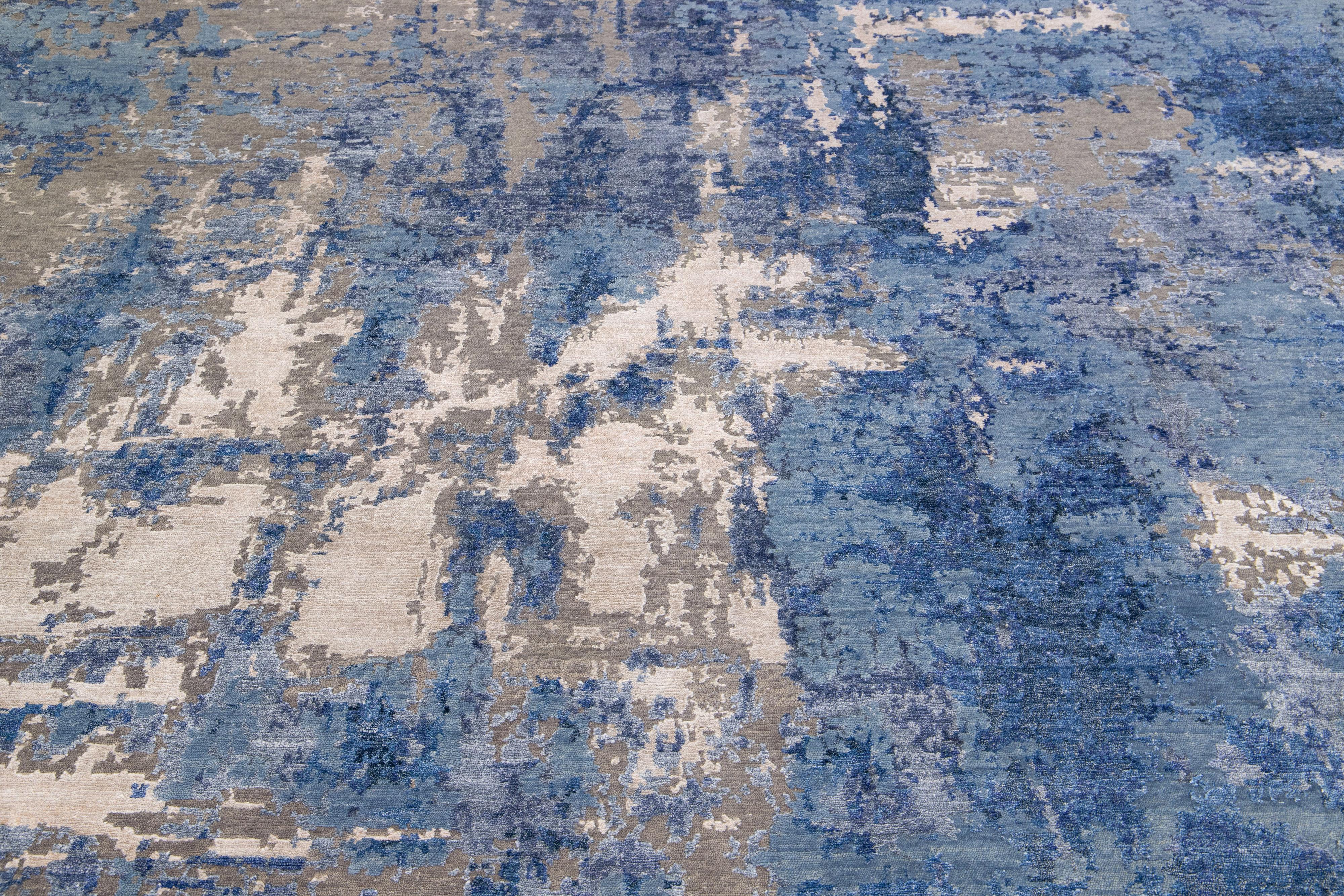 Contemporary Rosewood Wool & Silk Abstract Rug in Blue  In New Condition For Sale In Norwalk, CT