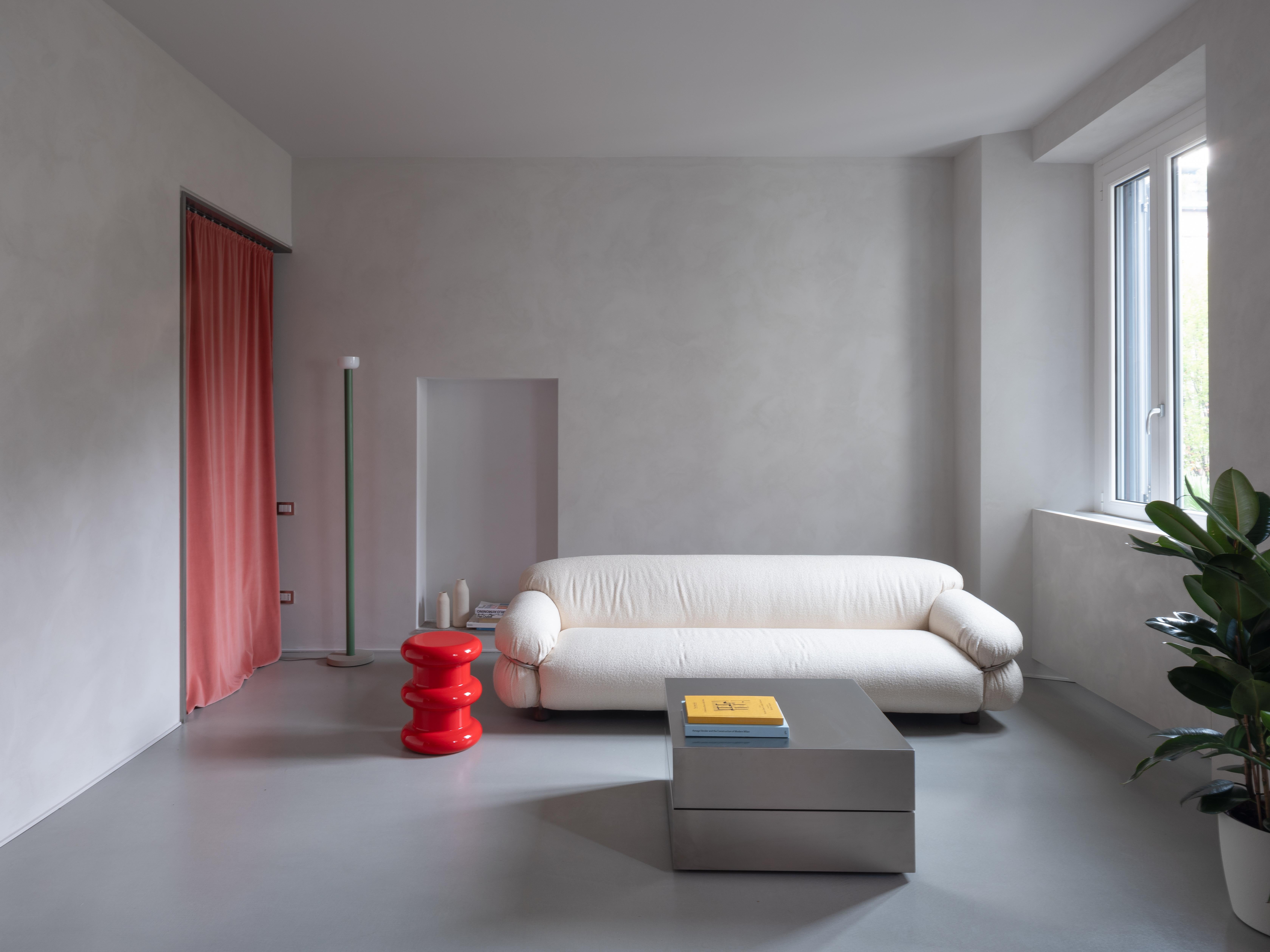 This dreamy journey begins with SOGNO at its first stage: a square, 73x73, a stainless steel casket, a pure form that shines in the living room. In the second position, Sogno begins to unveil its secret. Rotating 90 degrees, it reveals its most