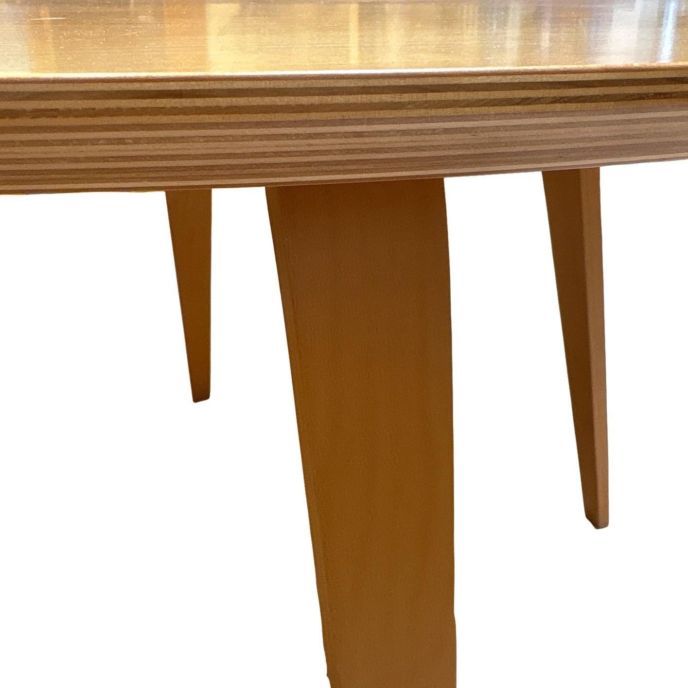 Tavolo da pranzo rotondo in faggio contemporaneo di Benjamin Cherner per Cherner Chair Comp in vendita 1