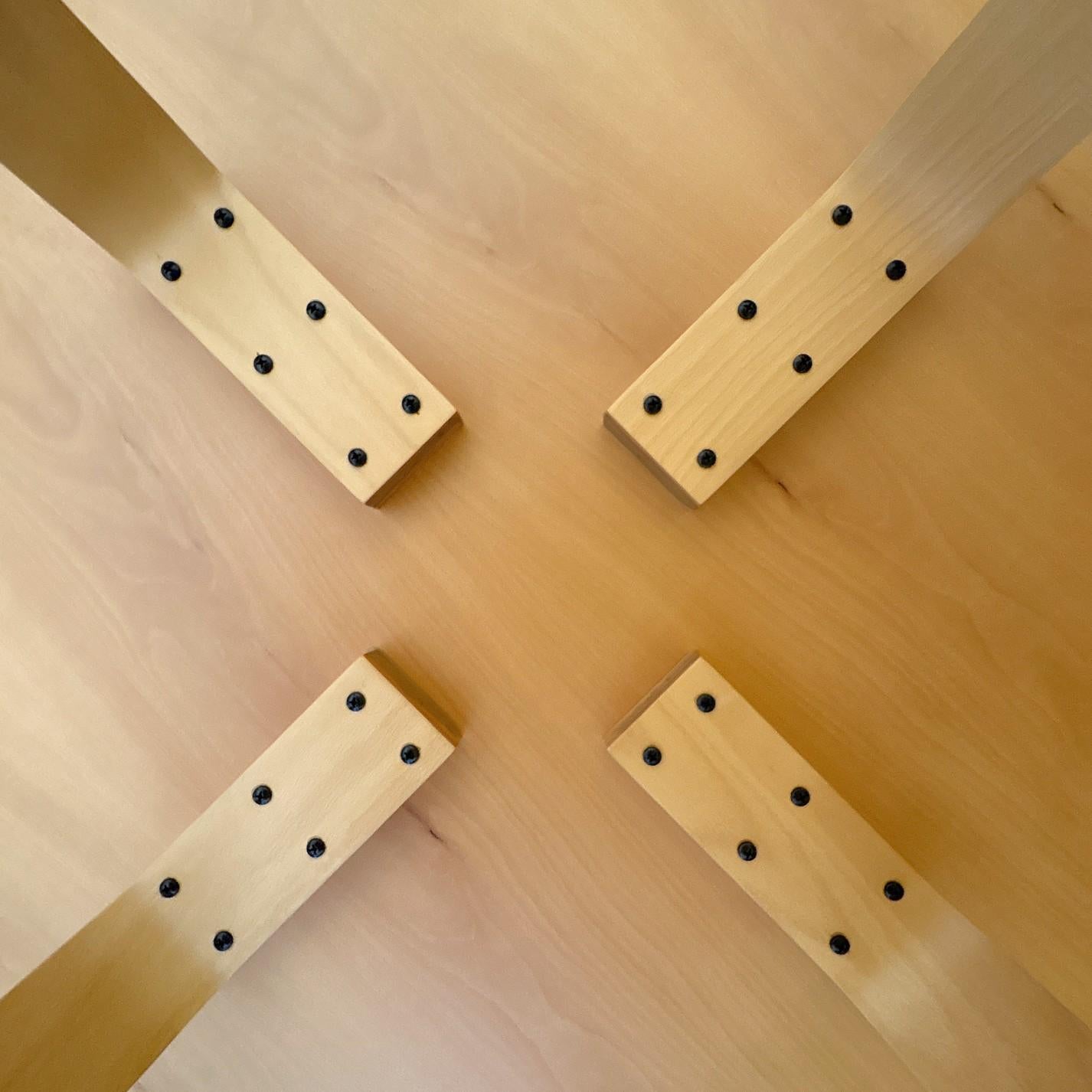 Tavolo da pranzo rotondo in faggio contemporaneo di Benjamin Cherner per Cherner Chair Comp in vendita 2