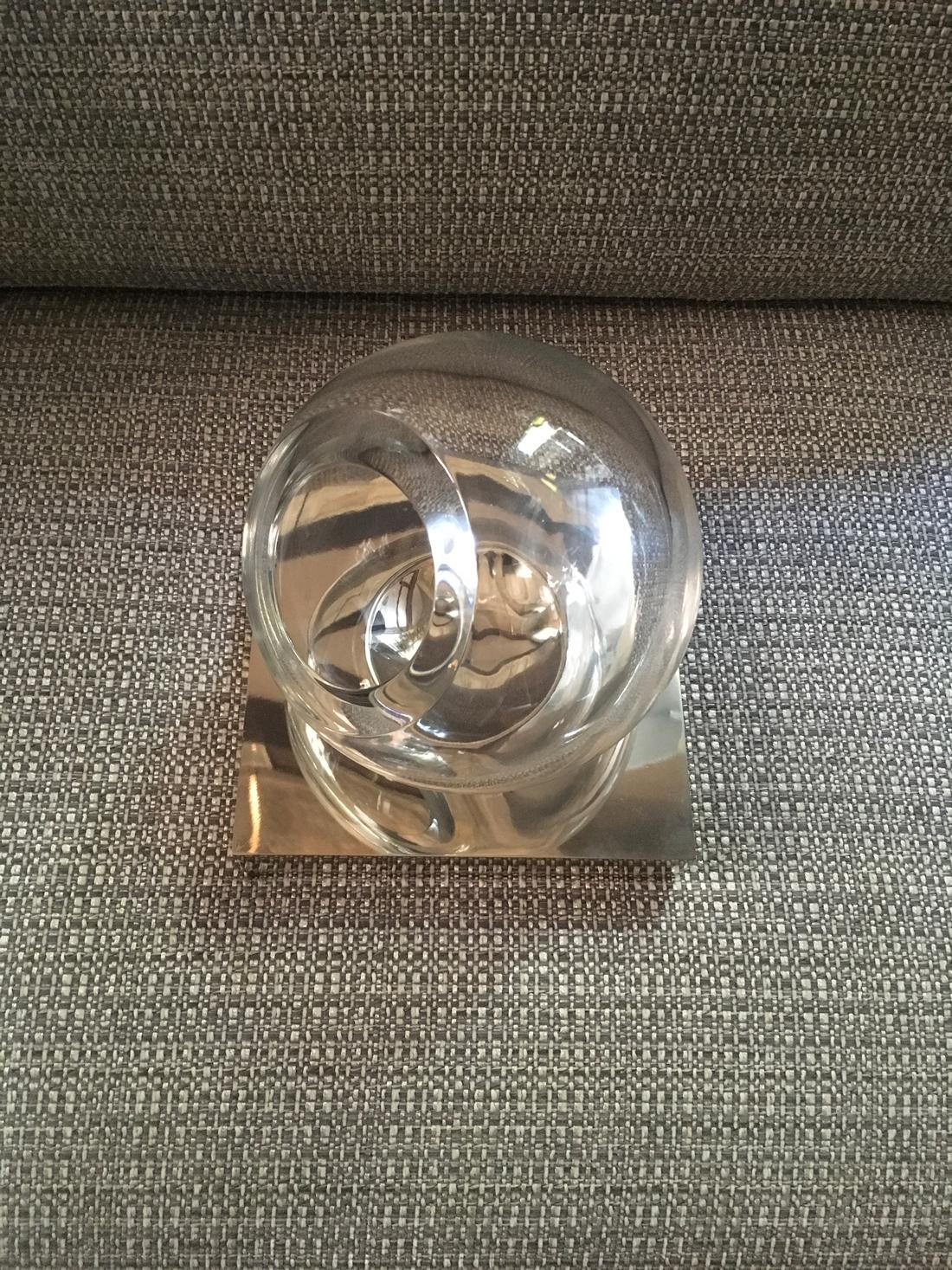 Vase rond en verre soufflé transparent et laiton en finition chromée, Italie Excellent état - En vente à Brescia, IT