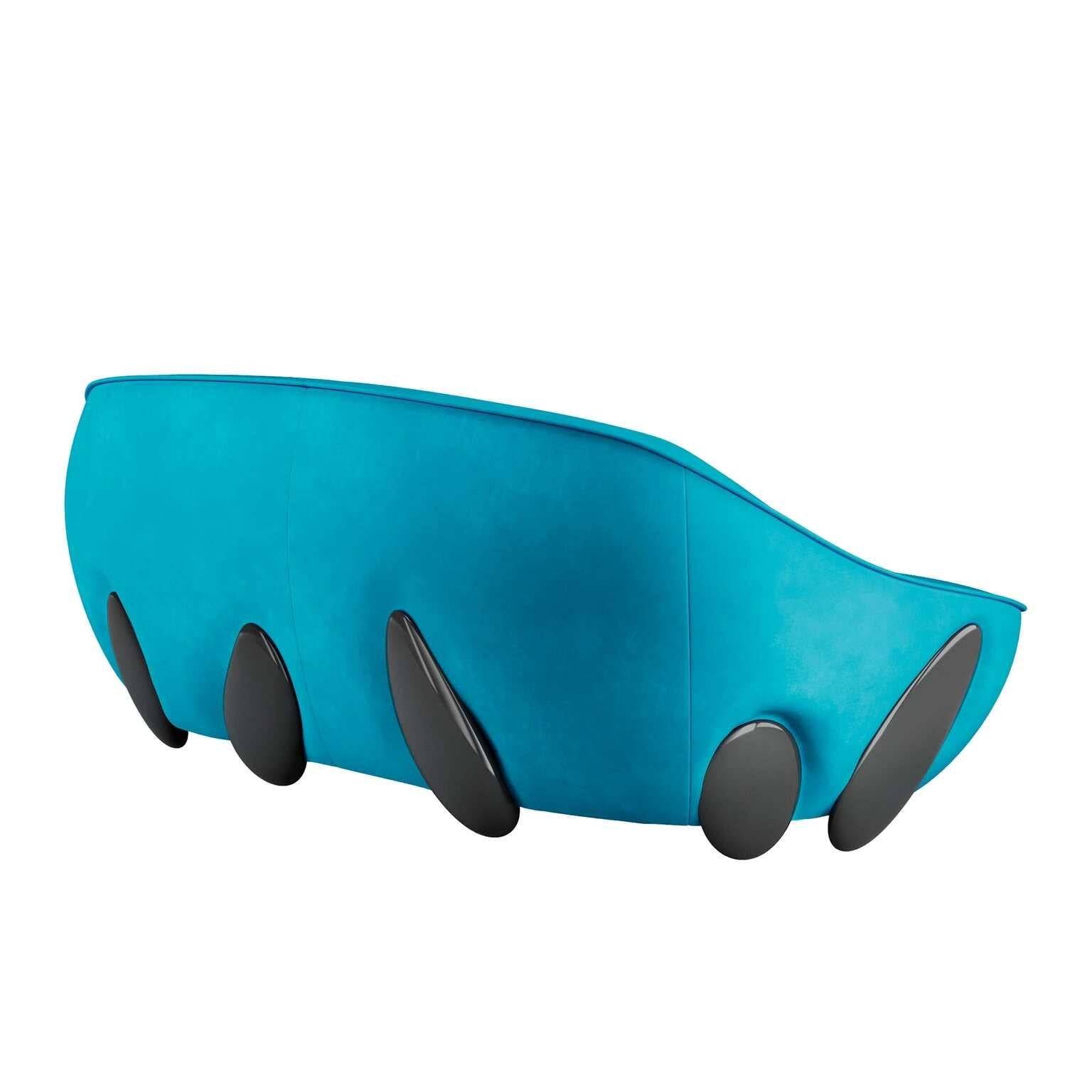 Zeitgenössisches rundes Sofa aus blauem Samt mit schwarz lackierten Beinen
Lunarys Sofa Blue ist ein modernes Sofa mit einer glamourösen Ästhetik. Sein pralles Volumen und sein einladendes Design machen dieses moderne Sofa zu einem perfekten,