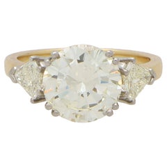Used Contemporary Round Brilliant Cut and Shield Cut Diamond Three Stone Ring in Gold