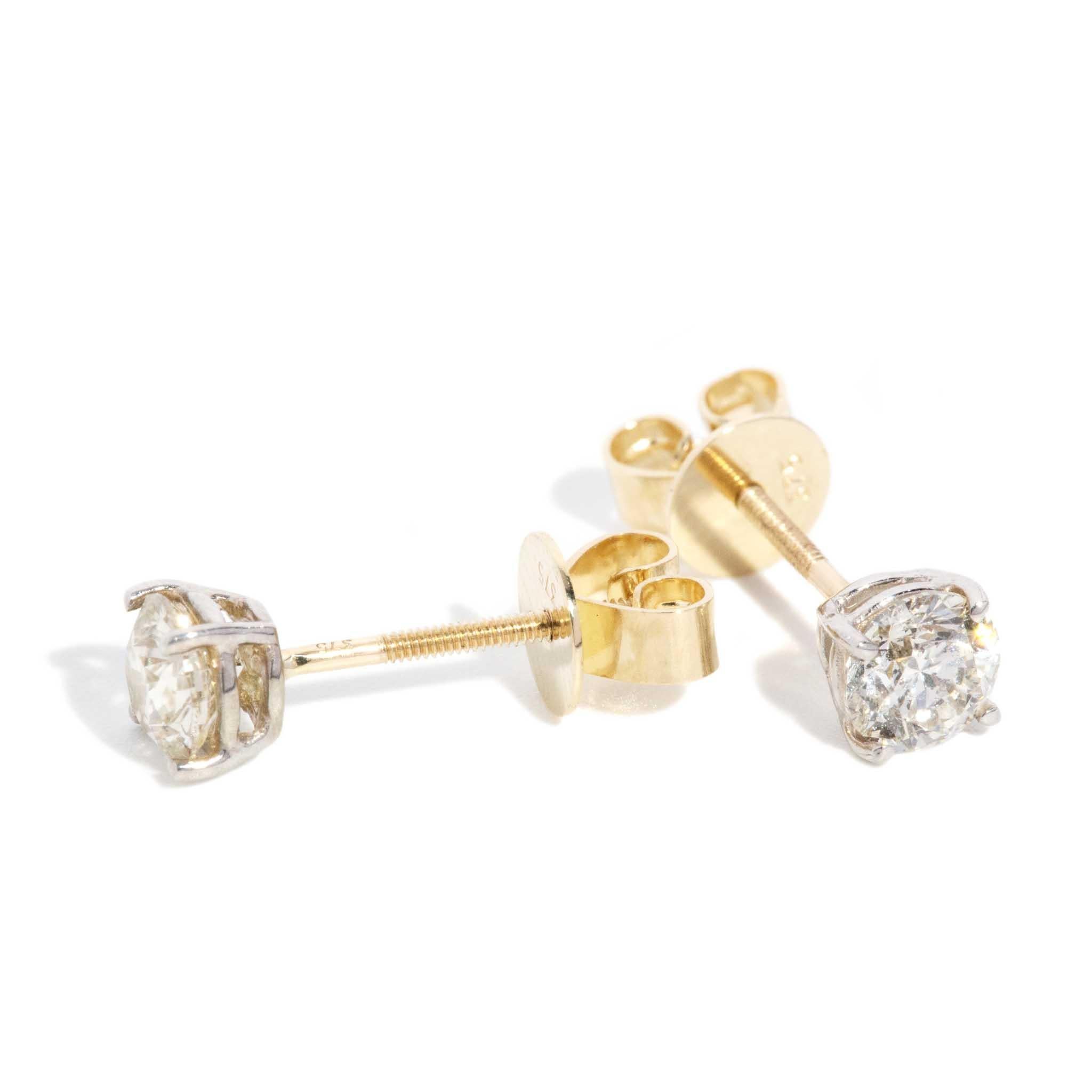 Women's Contemporary Round Brilliant Cut Diamond Stud Style Earrings 9 Carat Yellow Gold For Sale