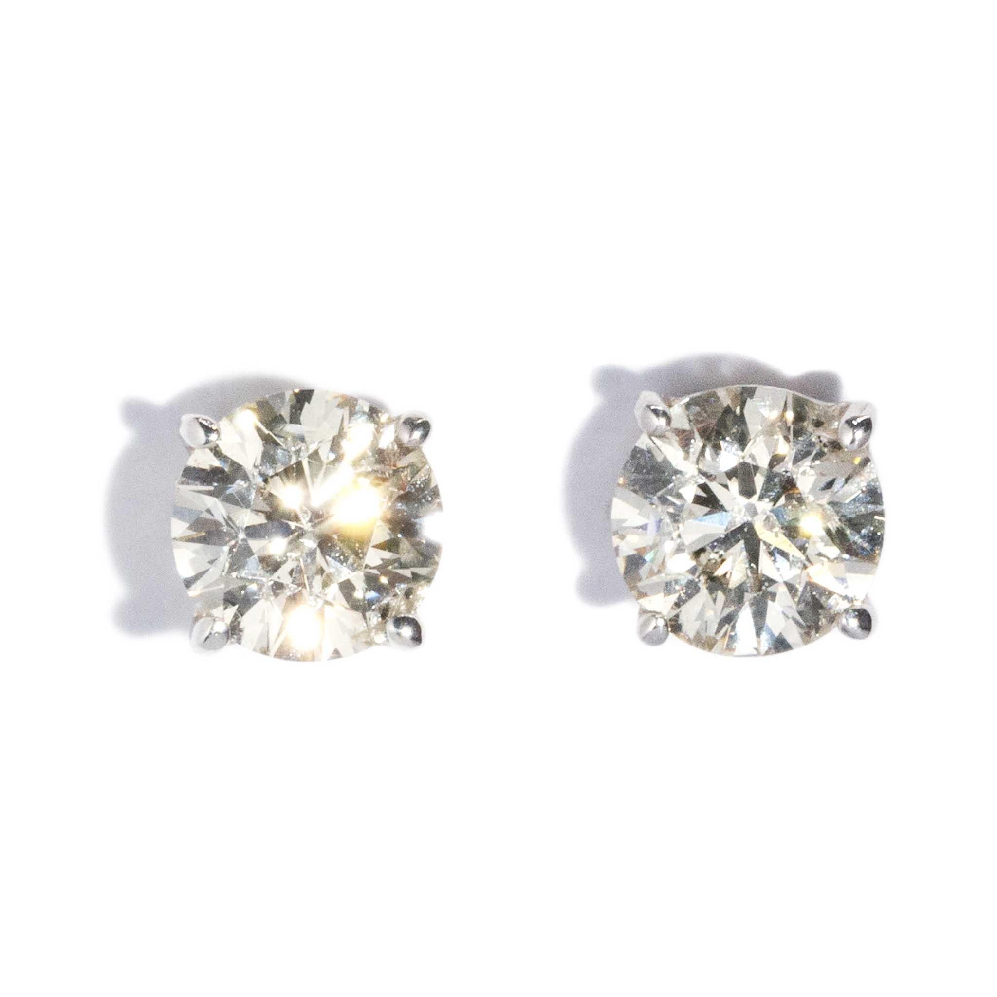 Contemporary Round Brilliant Cut Diamond Stud Style Earrings 9 Carat Yellow Gold For Sale
