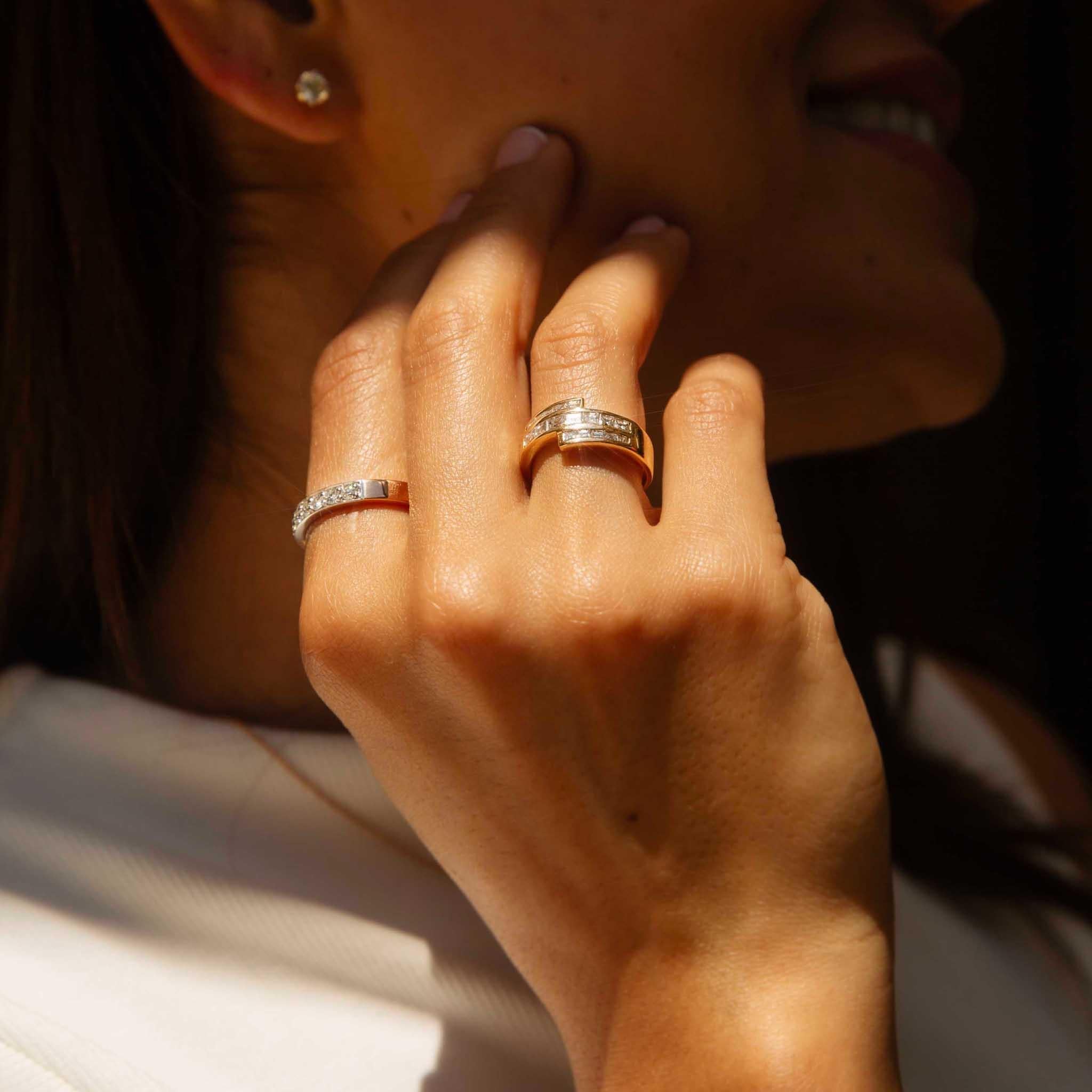 Contemporary Round Brilliant Diamond Band 18ct Rose & White Gold im Zustand „Gut“ in Hamilton, AU