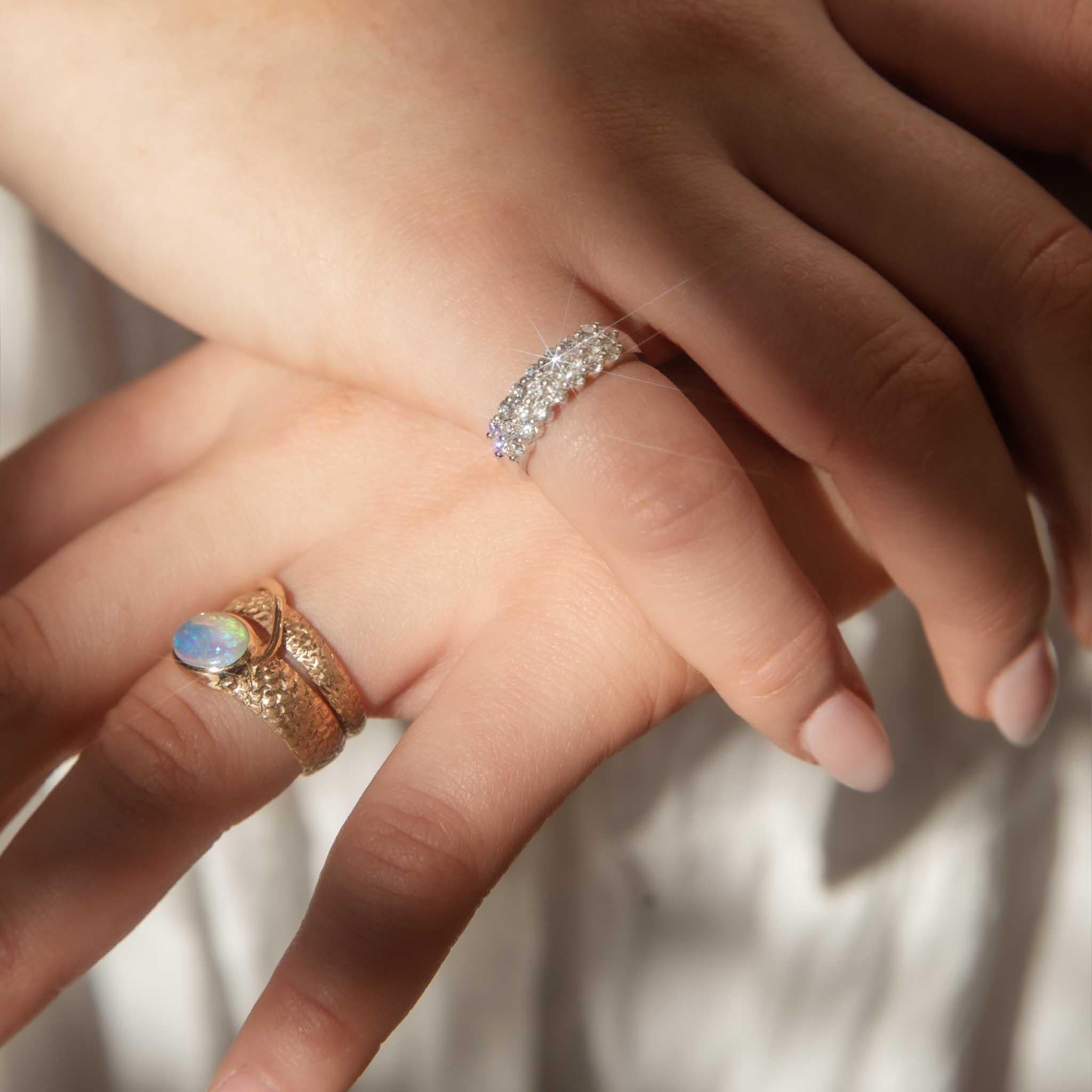 Contemporary Round Brilliant Diamond Cluster Band Ring 18 Carat White Gold In Good Condition For Sale In Hamilton, AU
