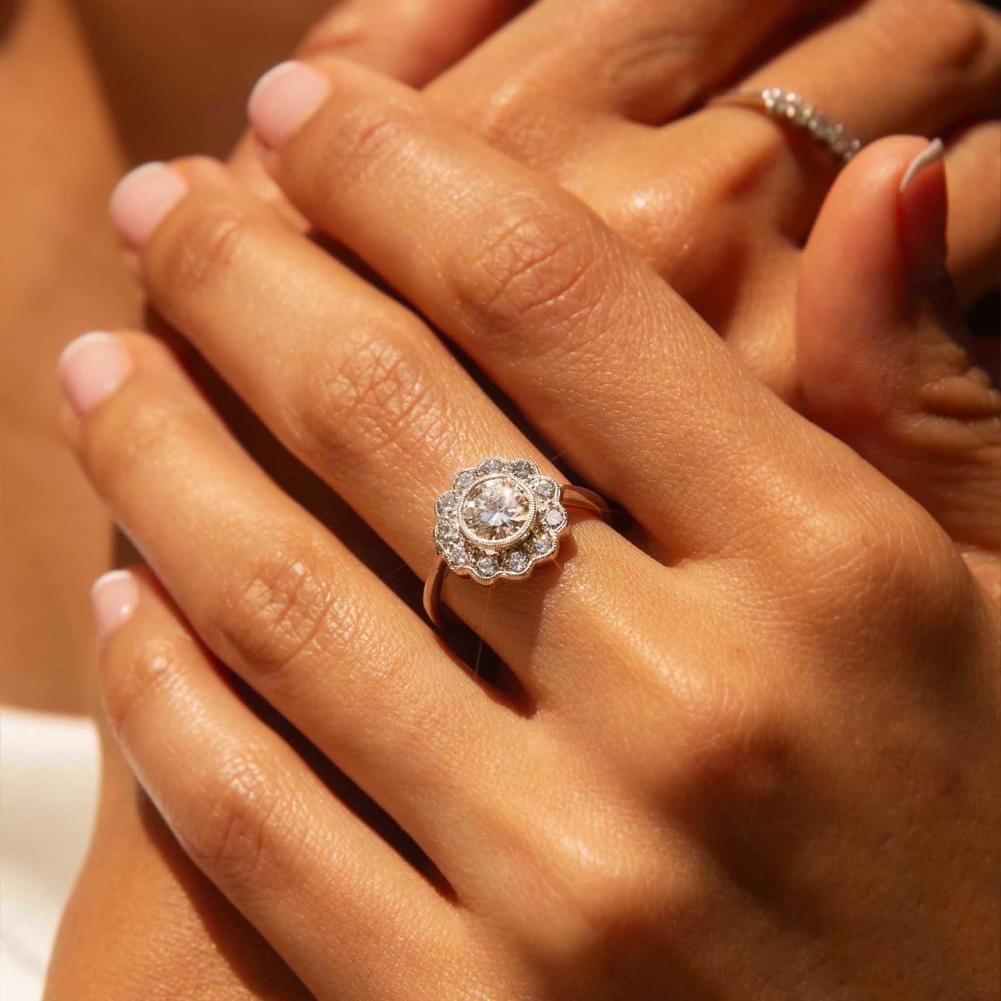 Contemporary Round Brilliant Diamond Flower Cluster Ring 18 Carat White Gold In Good Condition For Sale In Hamilton, AU