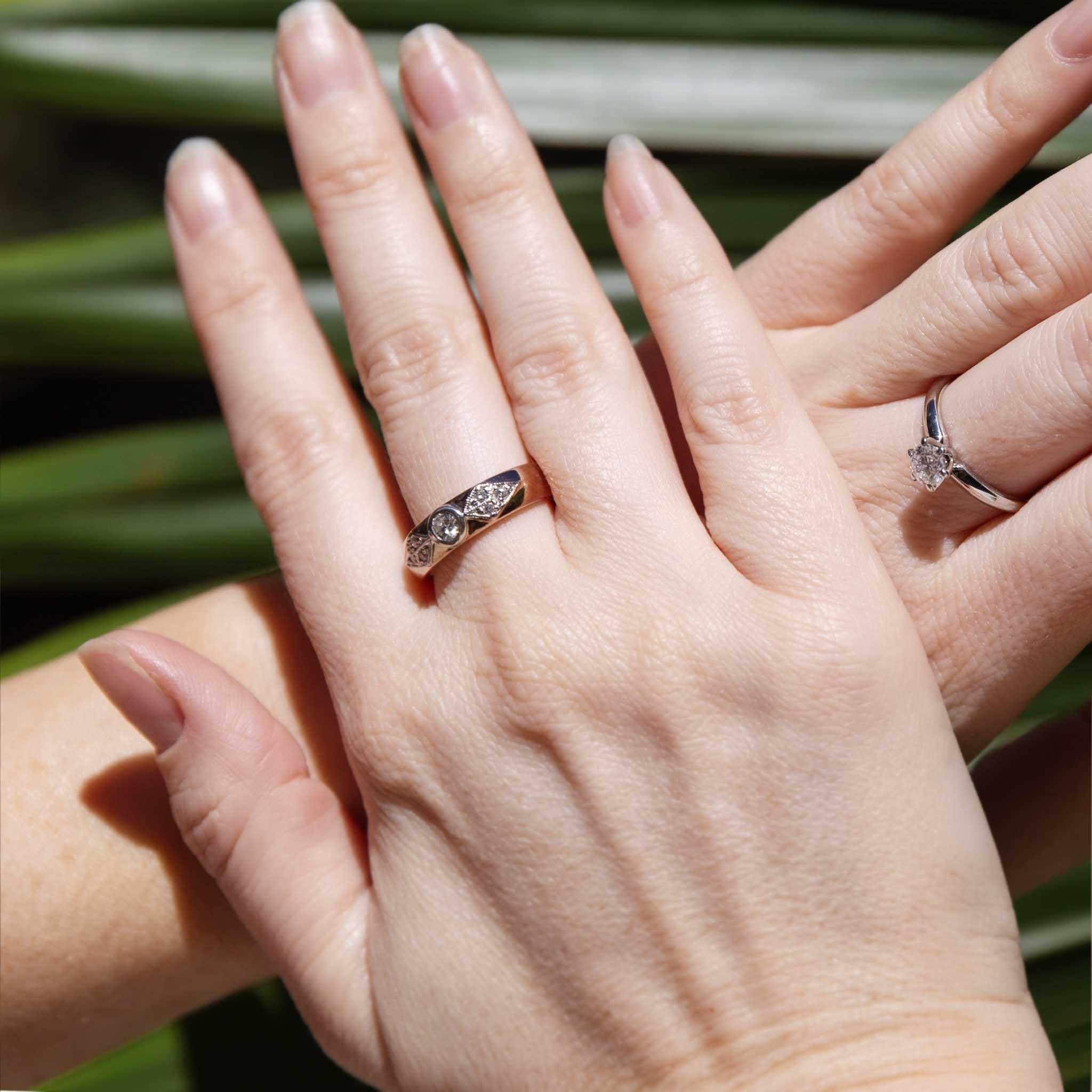 Anillo Solitario Contemporáneo de Diamante Brillante Redondo 18 Quilates de Oro Blanco en venta 3