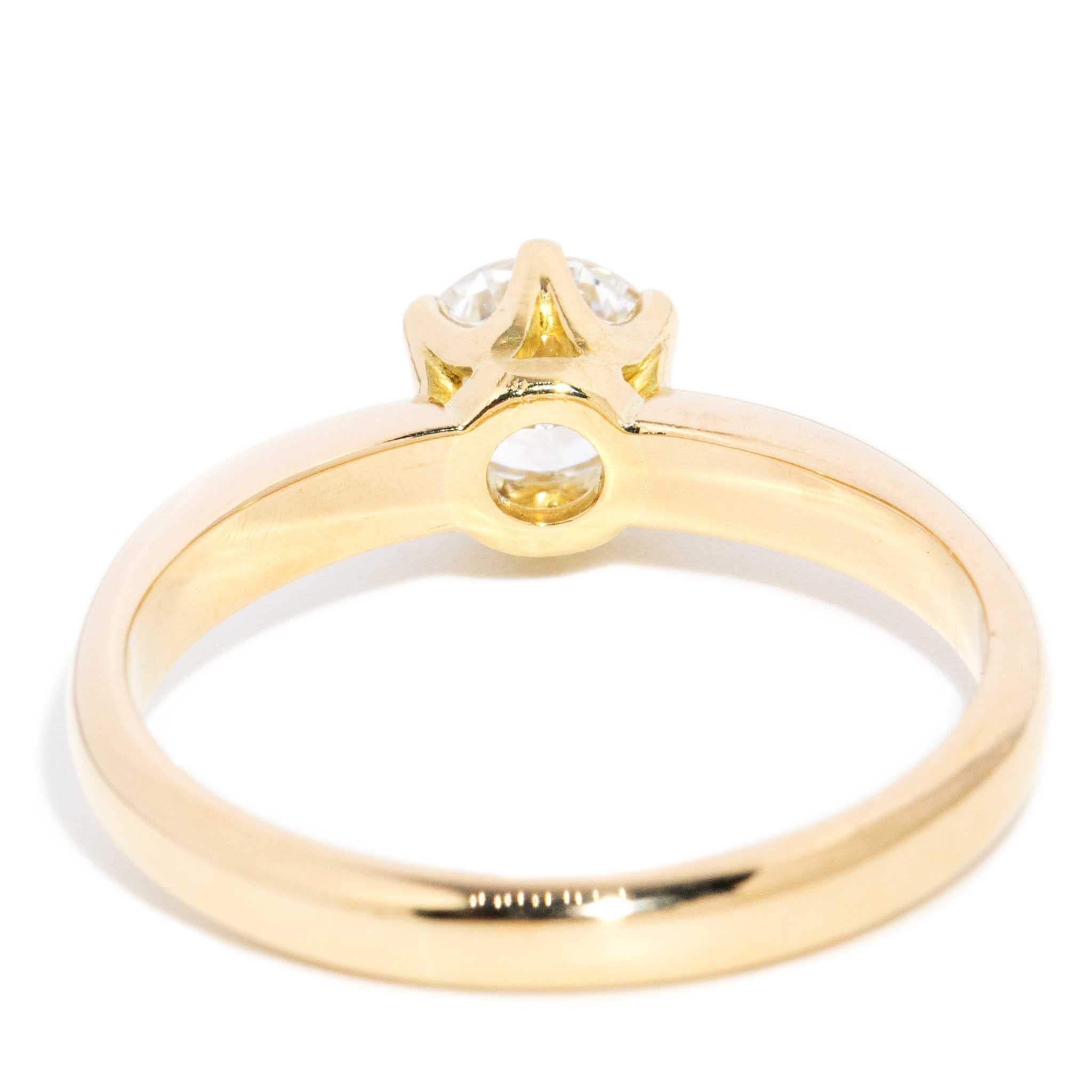 Contemporary Round  Brilliant Diamond Solitaire Ring 18 Carat Yellow Gold For Sale 6