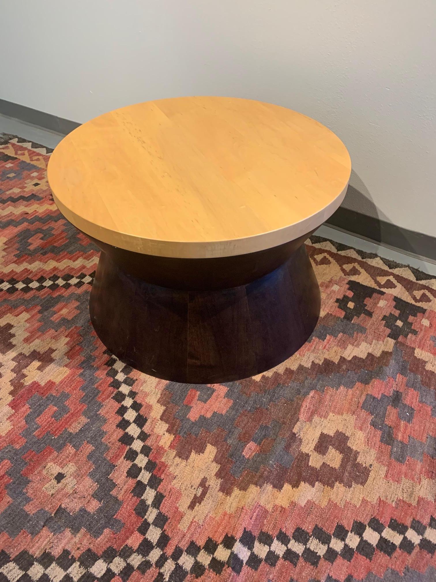 Contemporary Round Coffee Table In Excellent Condition For Sale In Albuquerque, NM