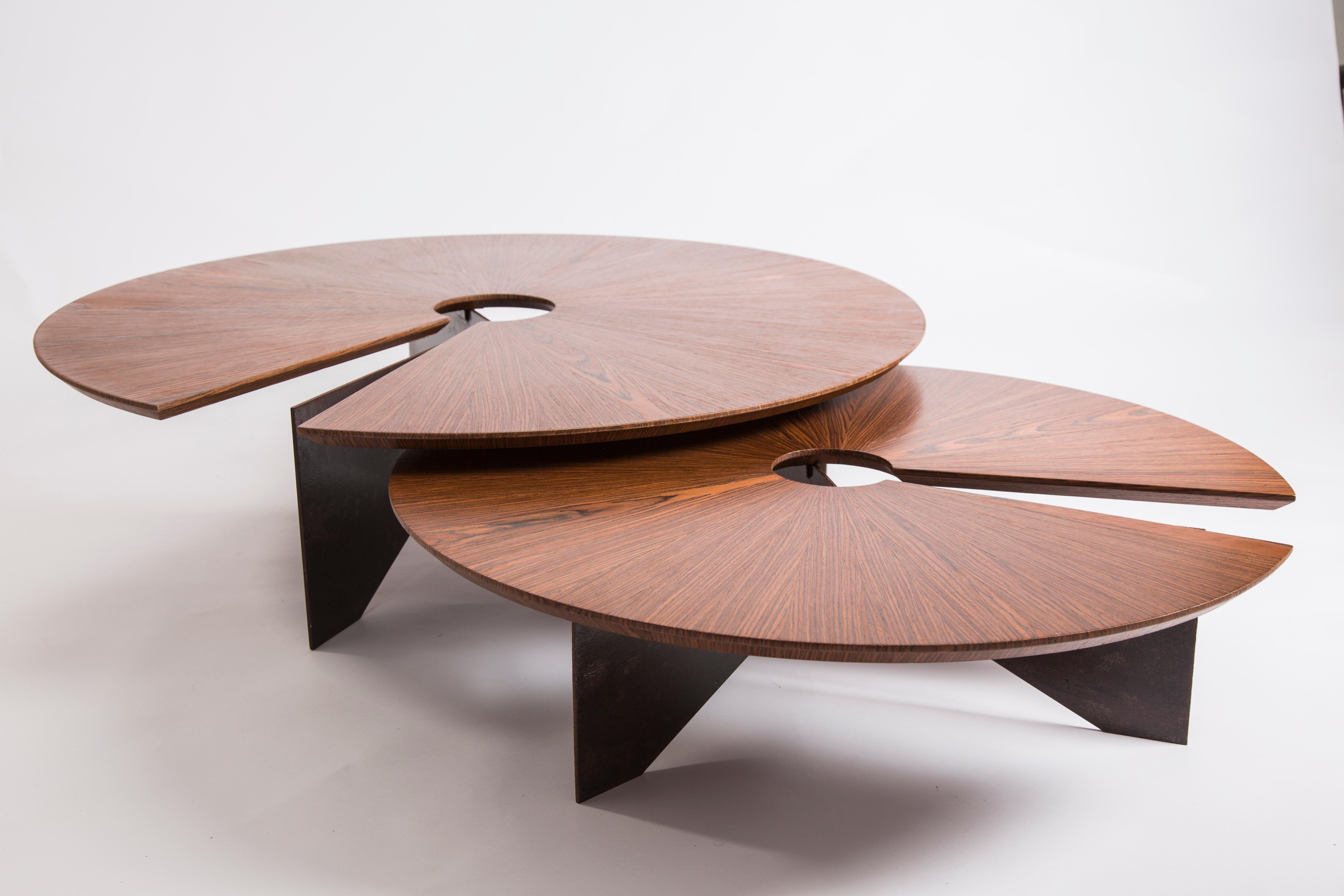 The first piece developed by the designer, this Minimalist, and modern coffee table receives the name Lena in honor of the nickname of his mother, Helena. It disrupts the observer, as it has its top balanced between only two of its three feet, which