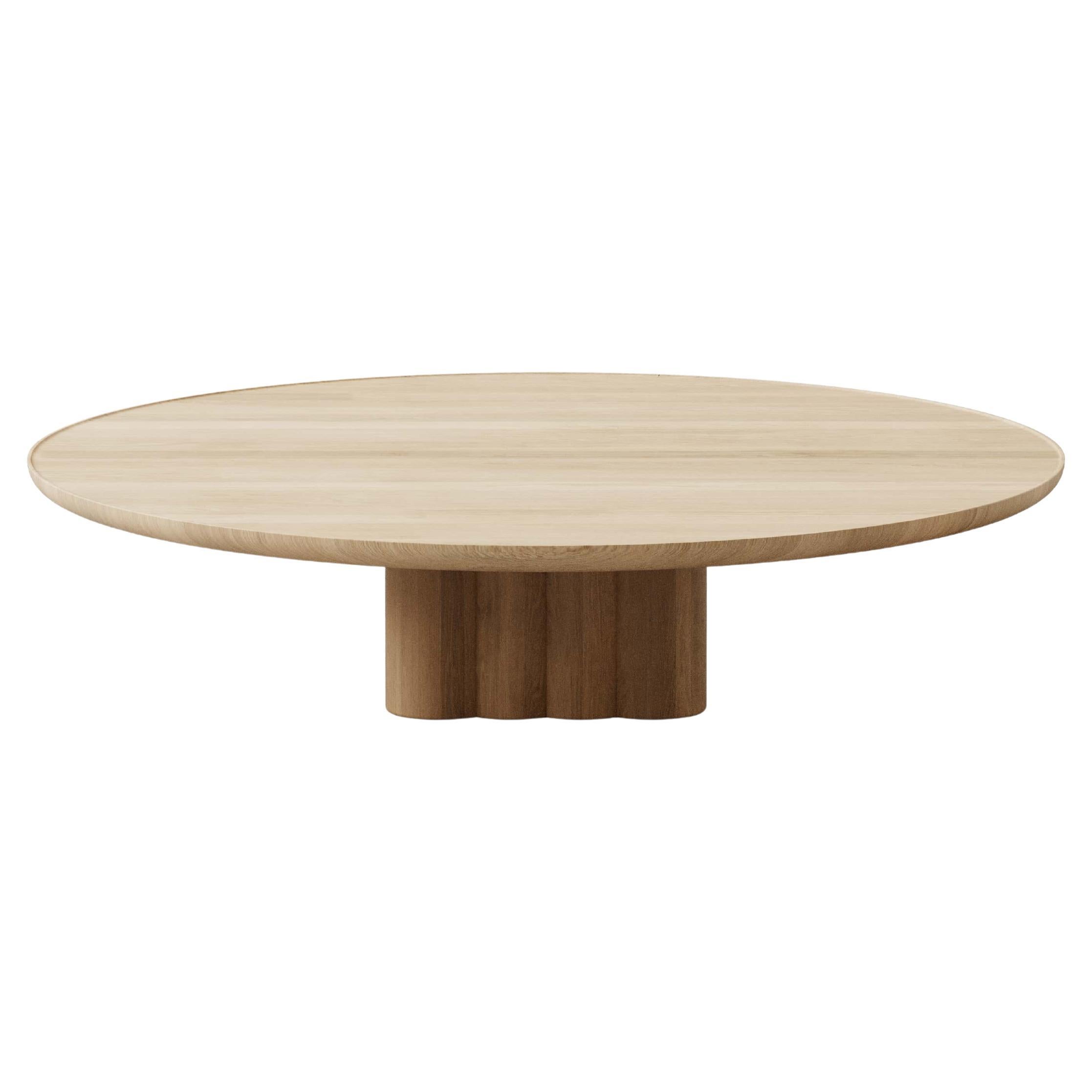 Table basse ronde contemporaine Plush de DK3, chêne huilé blanc, 130 cm
