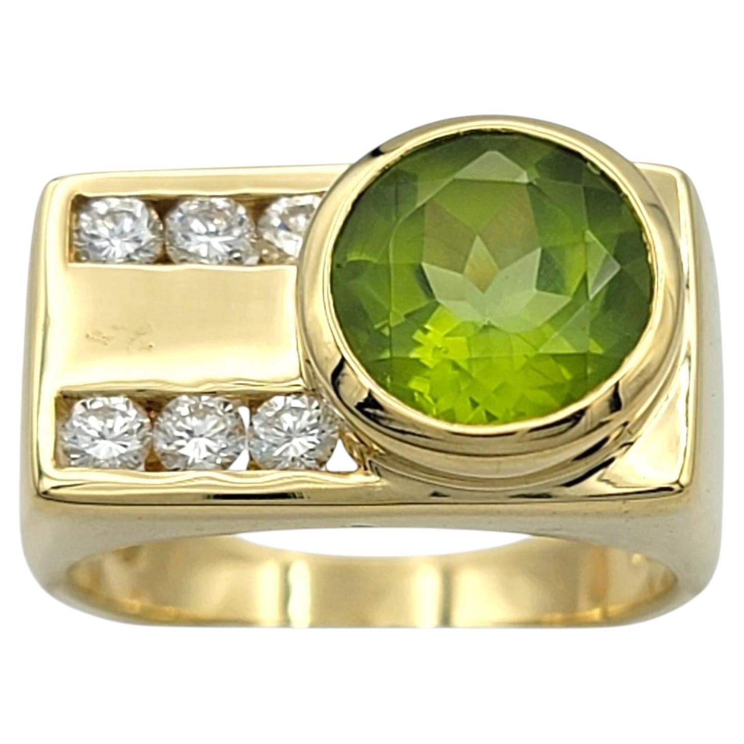 Bague de cocktail contemporaine en or jaune 18 carats, sertie de péridot taille ronde et de diamants