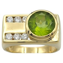 Contemporary Round Cut Peridot & Diamond Cocktail Ring in 18 Karat Yellow Gold