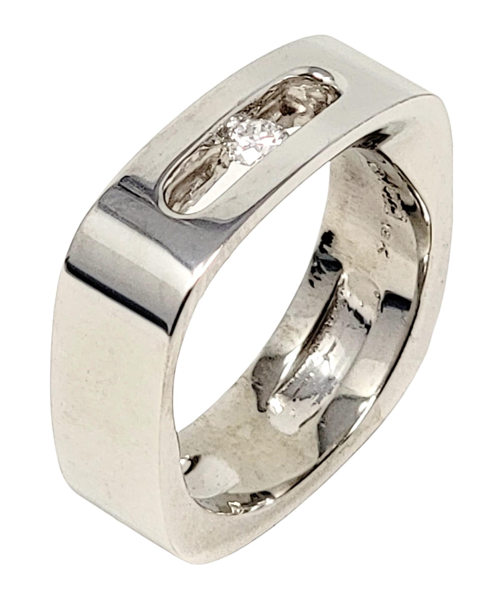 Round Cut Contemporary Round Diamond and 18 Karat White Gold Squared Band Ring E / VVS2 For Sale