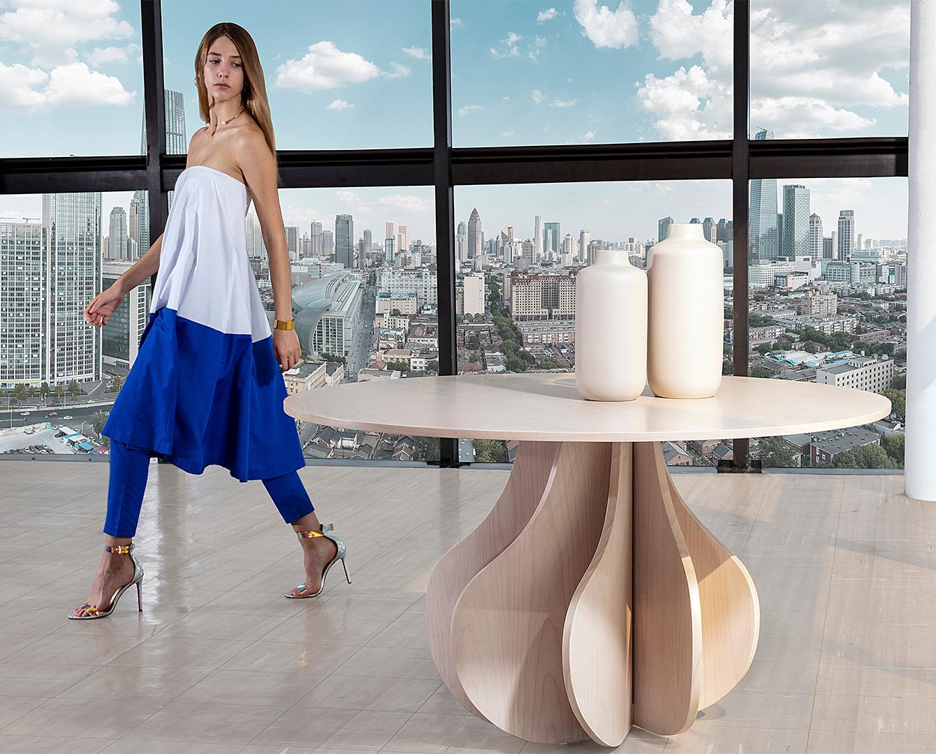 Yuli dining table, inspired in the heart and conceived in the mind.
Simplicity and complexity unite in a perfect balance, having as a result a breathtaking and unique design.
Yuli is a combination of solid craftsmanship and materials of the highest
