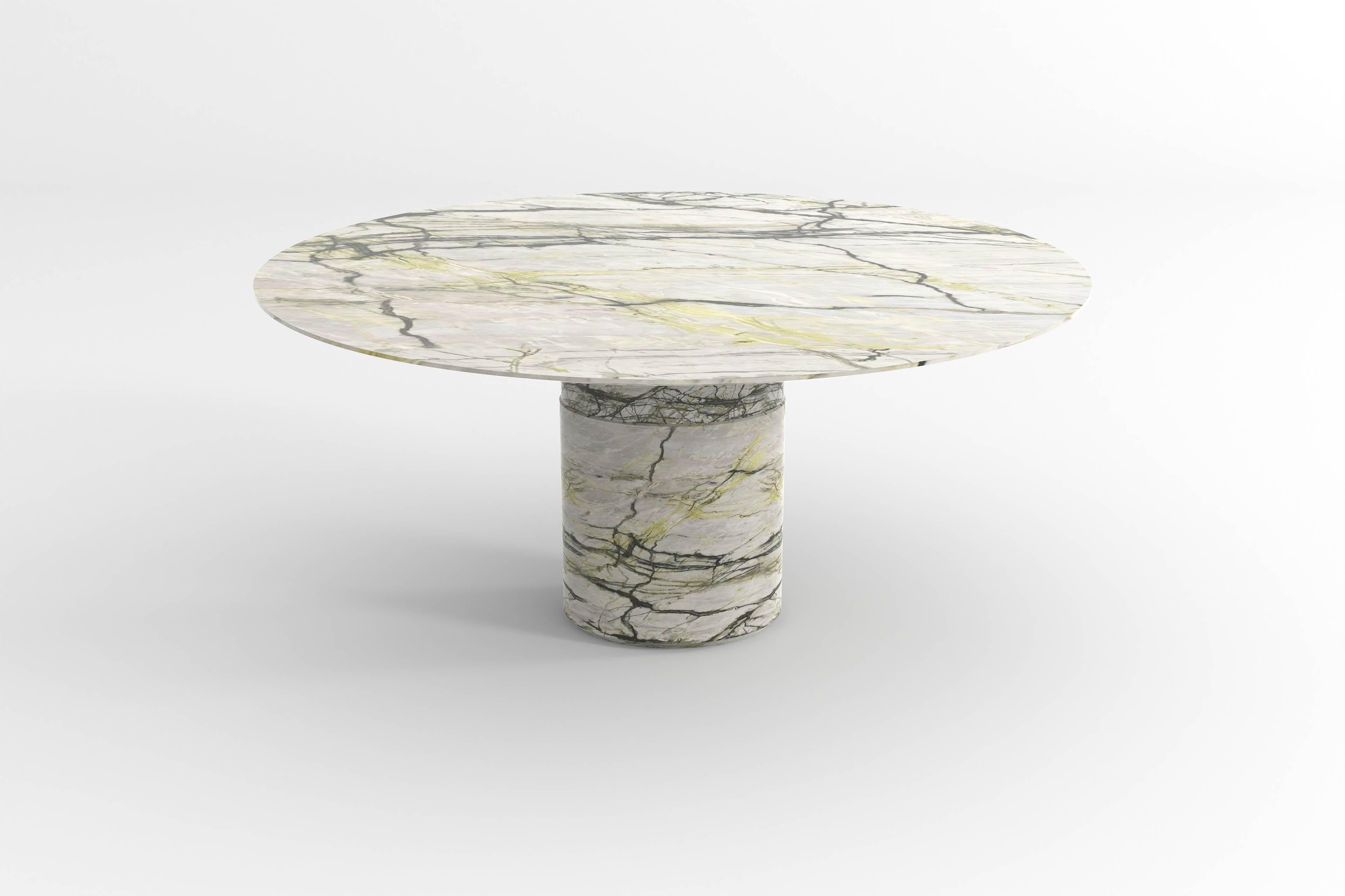 The undisc table makes us look at the central leg in a different way. Something is going on but in a modest way. Simple yet refined, it offers a central dining table that dissolves in the room it's in and allows for other elements to star.
The right