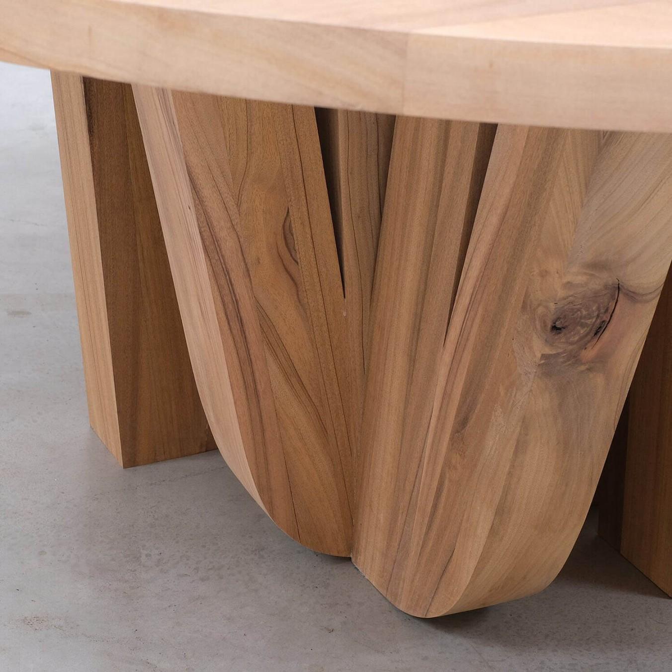 Moderne Table de salle à manger ronde contemporaine en noyer africain Zoumey par Arno Declercq en vente