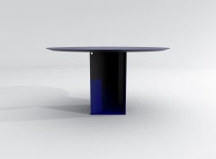 Tavolo da pranzo rotondo contemporaneo in acciaio verniciato a polvere blu, Barh Judd Table