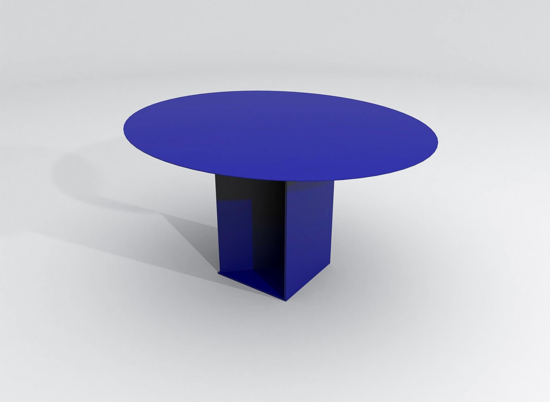 Belge Table de salle à manger ronde contemporaine en acier revêtu de poudre bleu, table Barh Judd en vente