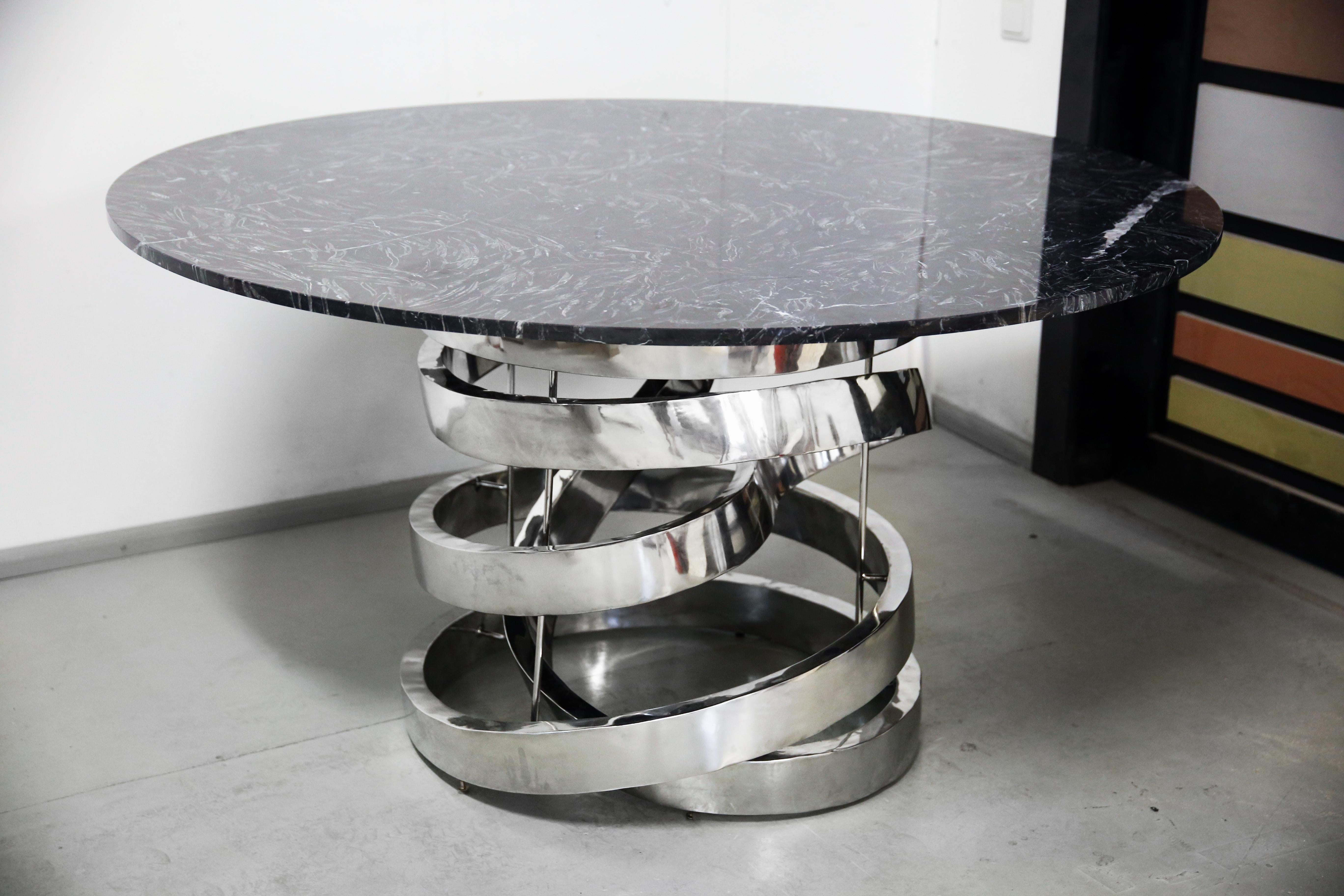 Organic Modern Contemporary Round dining table in Nero Marquina marble, Stainless steel base For Sale