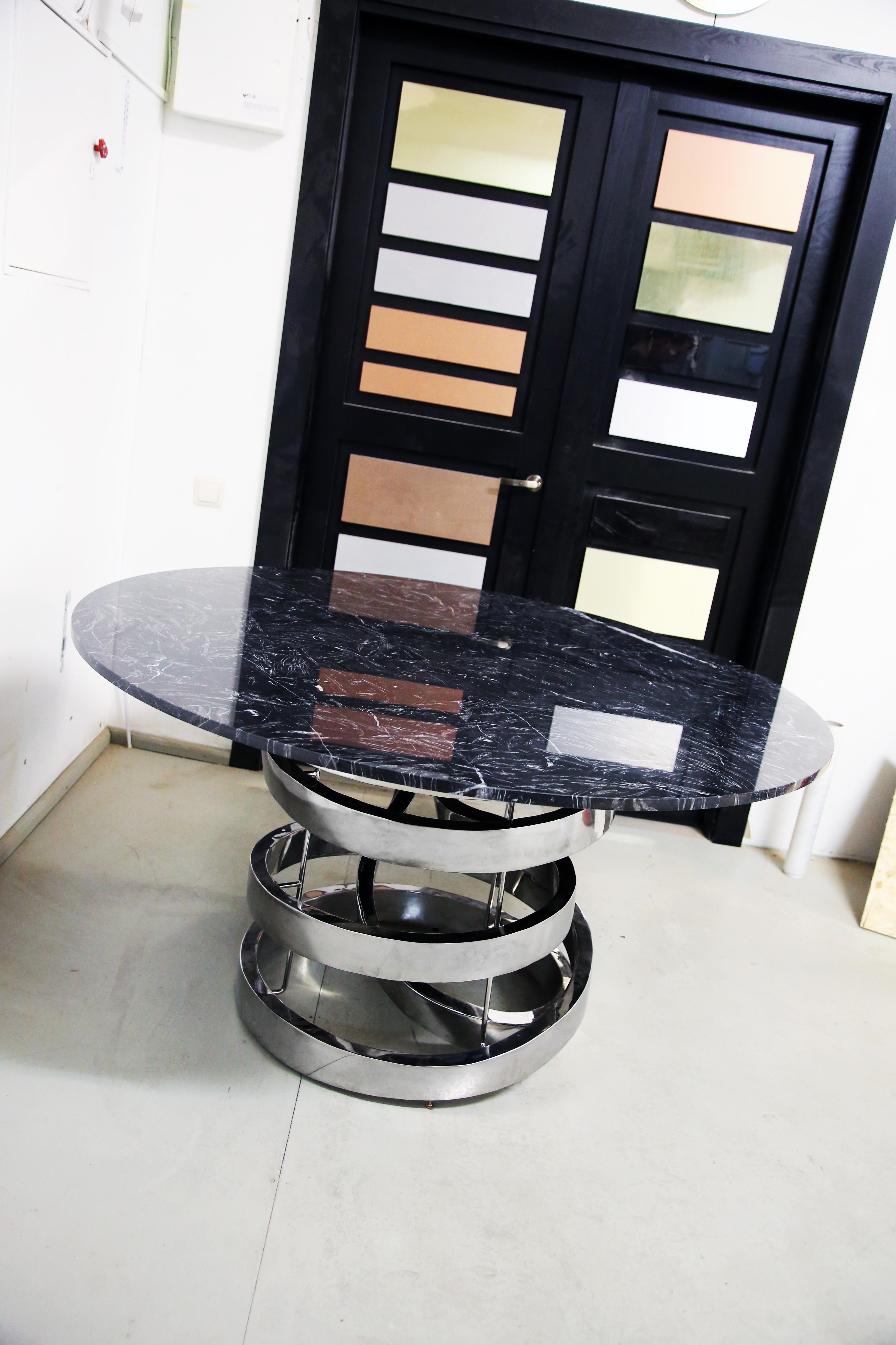 Polished Contemporary Round dining table in Nero Marquina marble, Stainless steel base For Sale