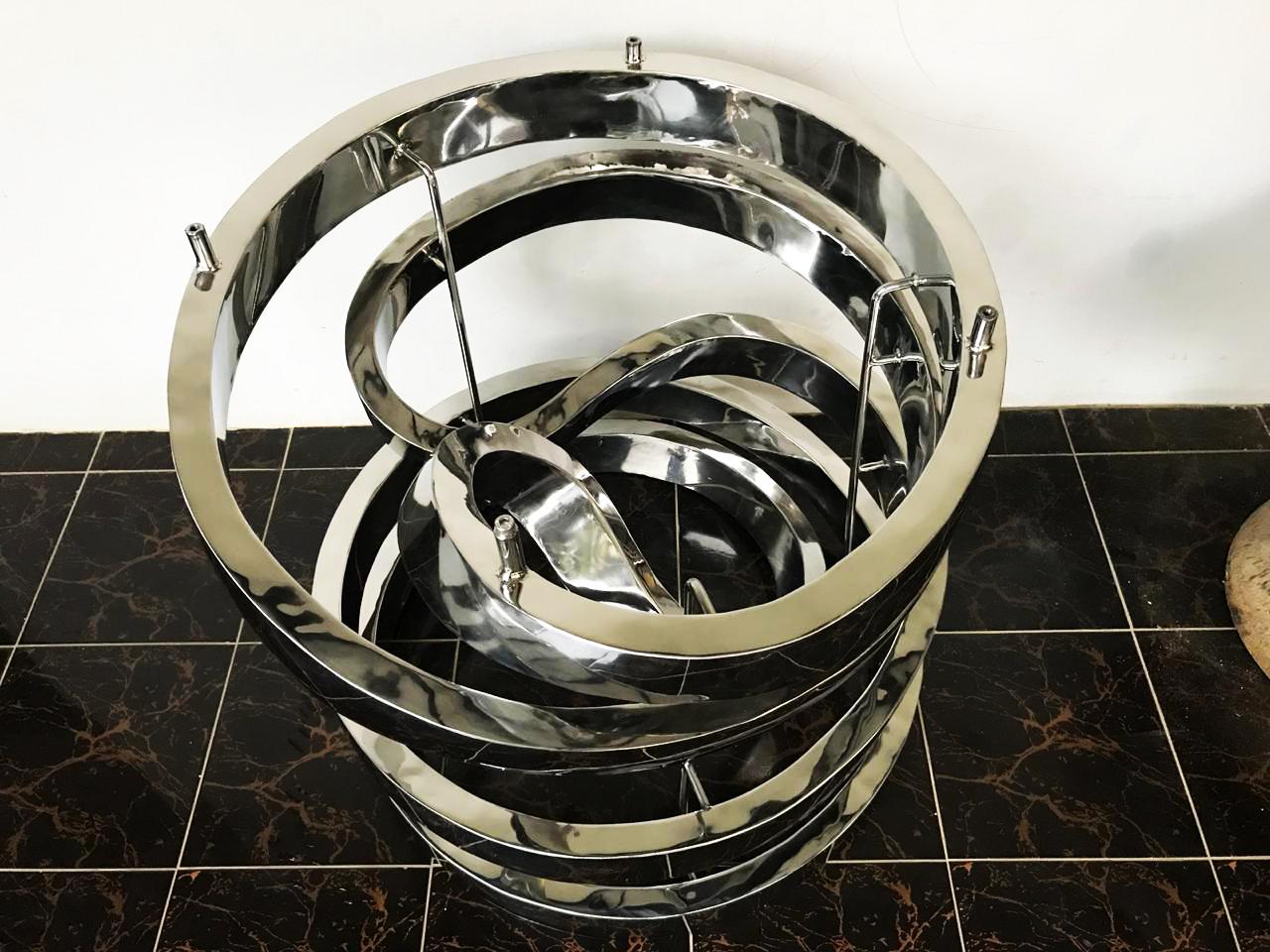 Contemporary Round dining table in Nero Marquina marble, Stainless steel base In New Condition For Sale In Husavik, IS