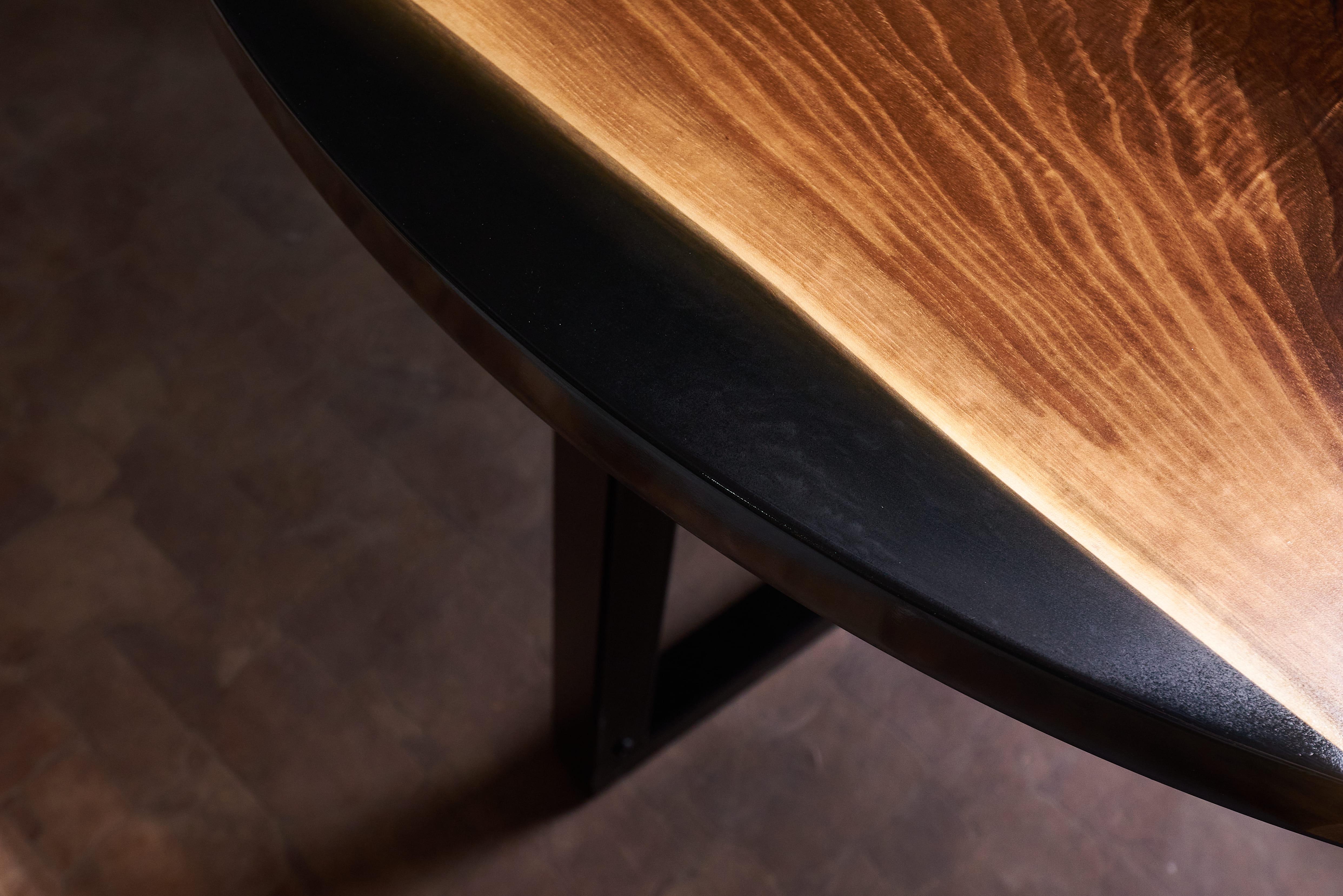 XXIe siècle et contemporain Table de salle à manger ronde contemporaine en noyer Table de style Mid Century Modernity en vente