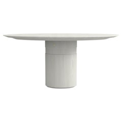 Tavolo da pranzo rotondo contemporaneo, legno di frassino bianco, gamba centrale, design belga