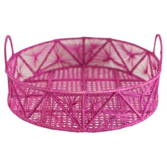 Bandeja / Cesta Redonda Contemporánea Tejida a Mano de Ratán Rosa Caliente