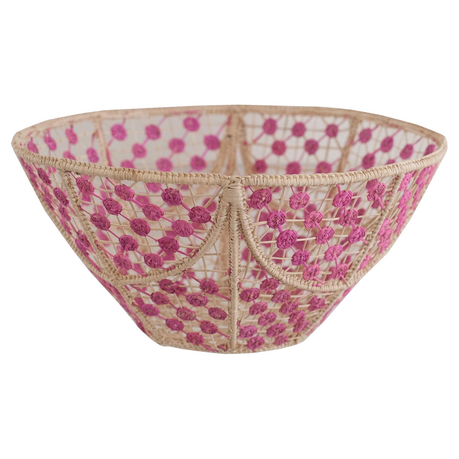 Ciotola rotonda contemporanea in rattan intrecciato a mano con nodi rosa