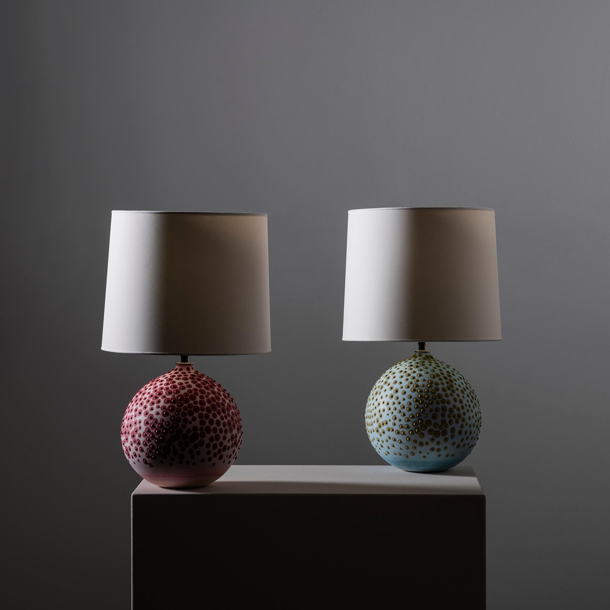 Lámpara de mesa contemporánea redonda Hesse en rosa by Elyse Graham en Nuevo estado para la venta en Springfield, OR