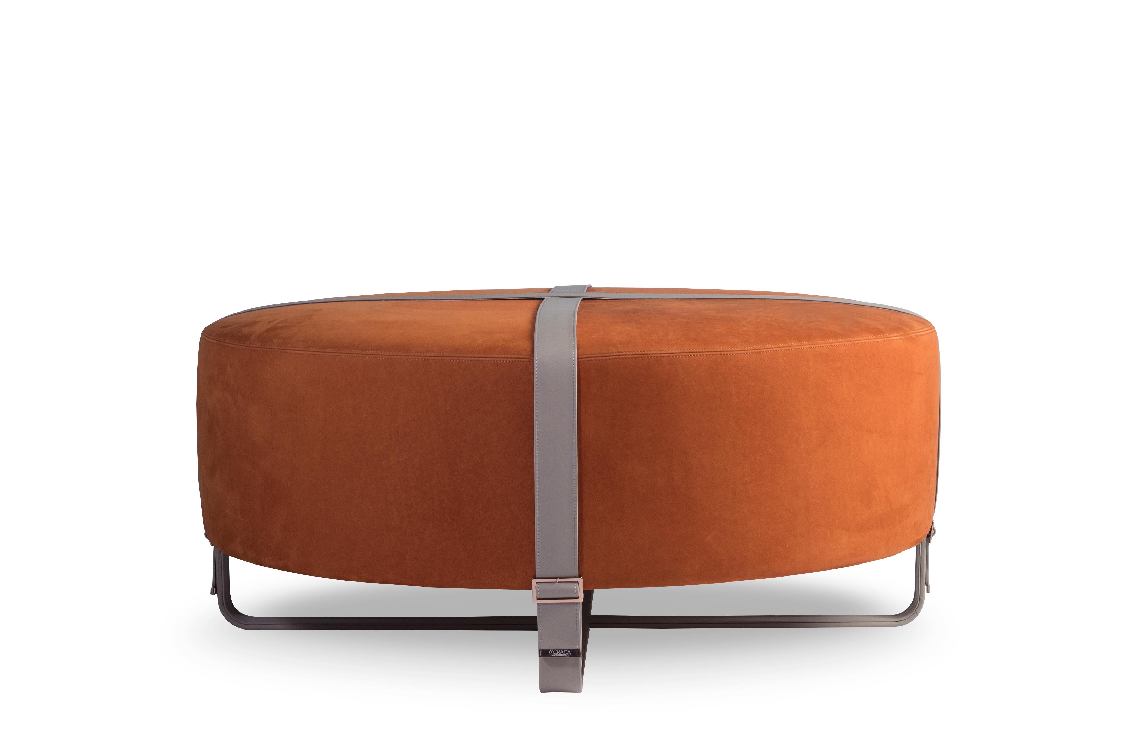 Contemporary Round Leather Ottoman with Leather Belts In New Condition For Sale In Miami, FL