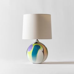 Zeitgenössische runde marmorierte tischlampe aus burano von Elyse Graham