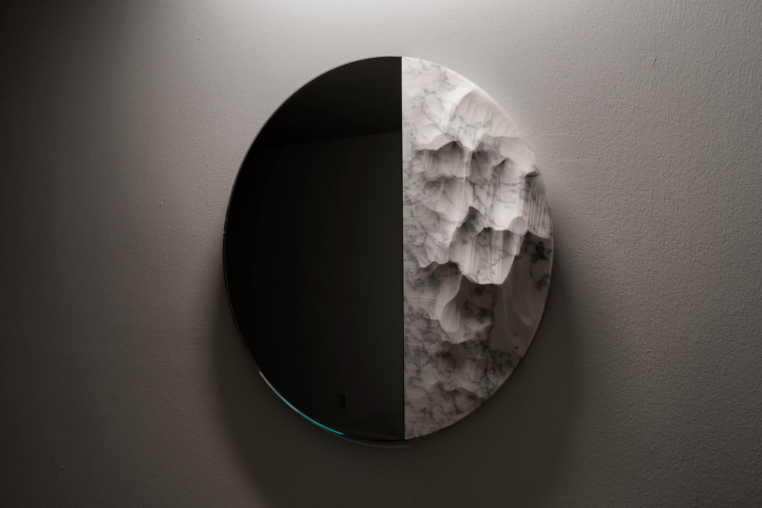 Contemporary Round Mirror 'Snowmotion' by Ocrùm 'Carrara Marble' In New Condition For Sale In Paris, FR